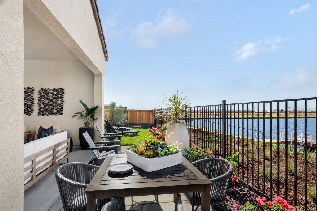Outdoor Space with Connected Signature California Room