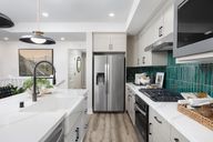 The Lumberyard por Van Daele Homes en San Jose California