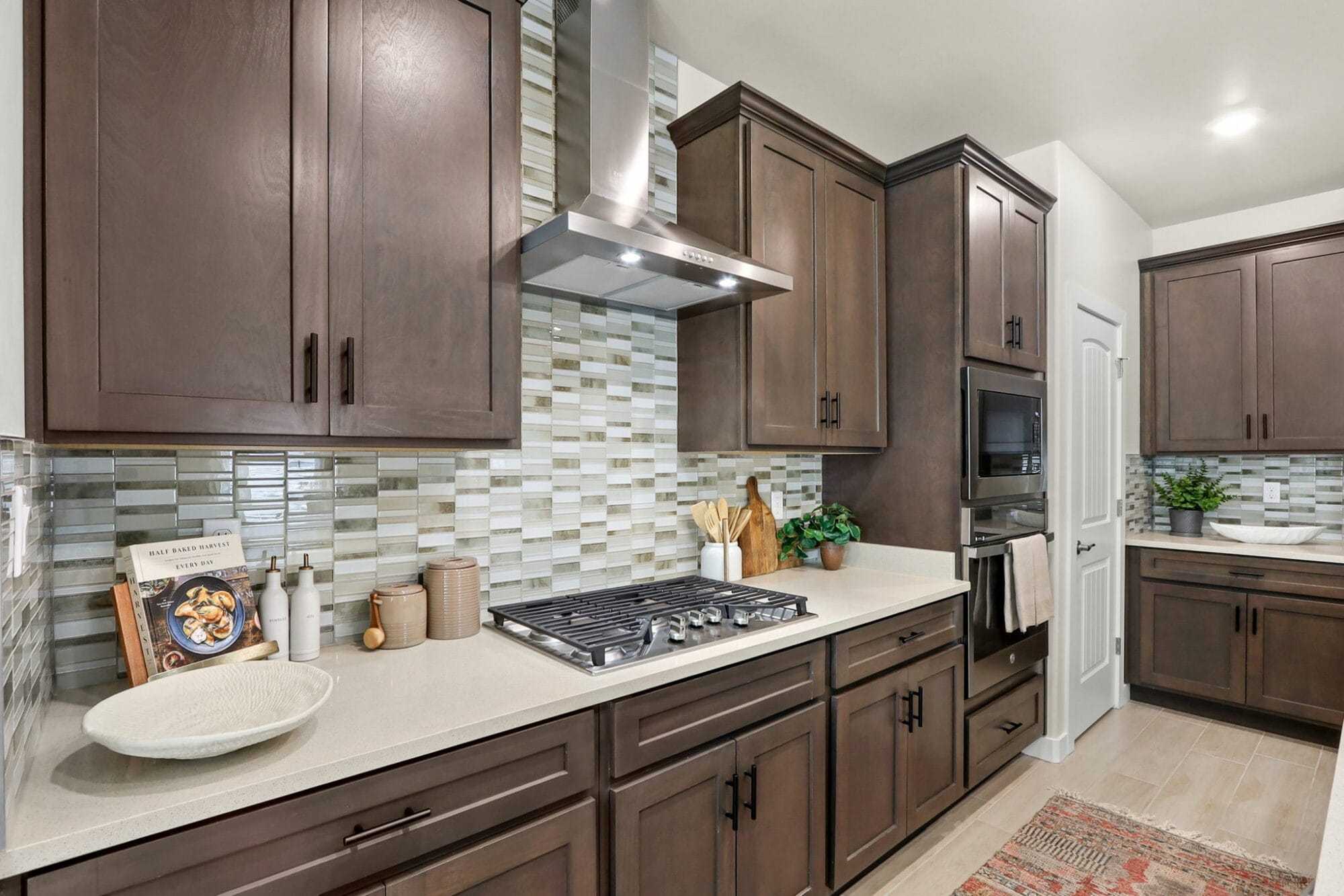 2628 Silver Hawk Home- gourmet kitchen - back splash - McKinley