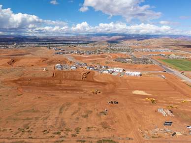 Alaia, Washington UT