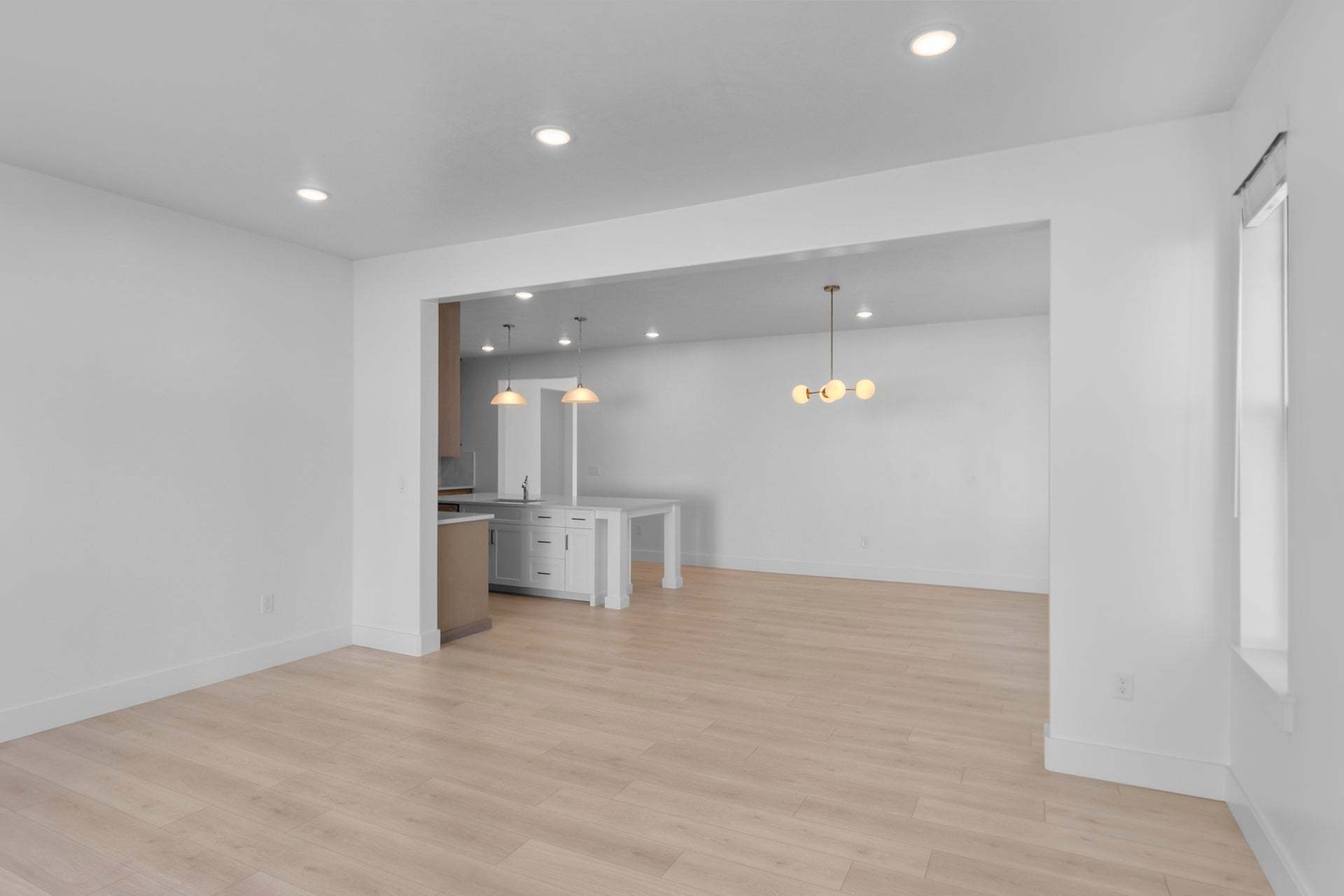 182 W 3175 S (Hickory)