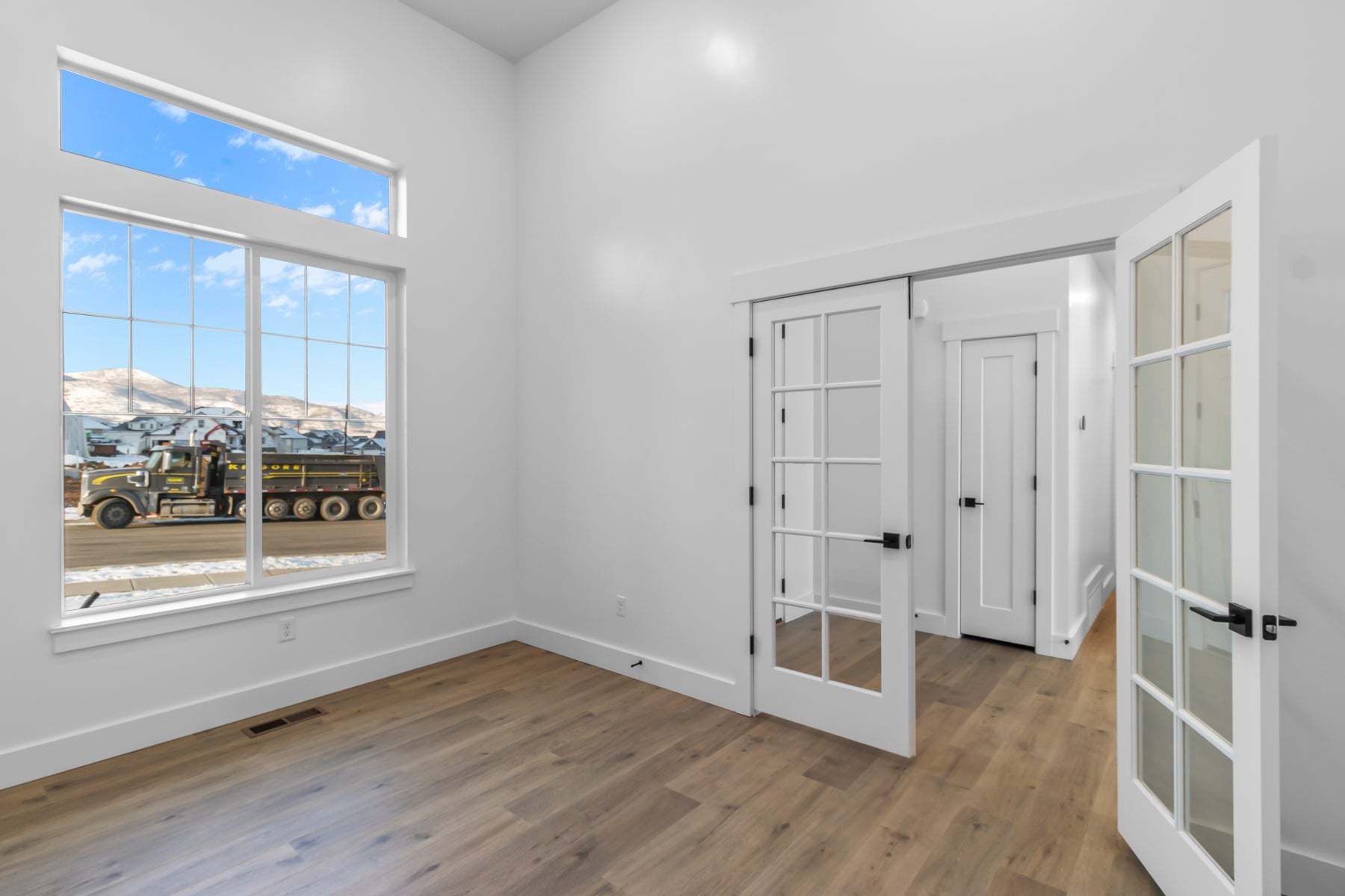 *Finished home photos are representational images only. Chat with sales agent for details.