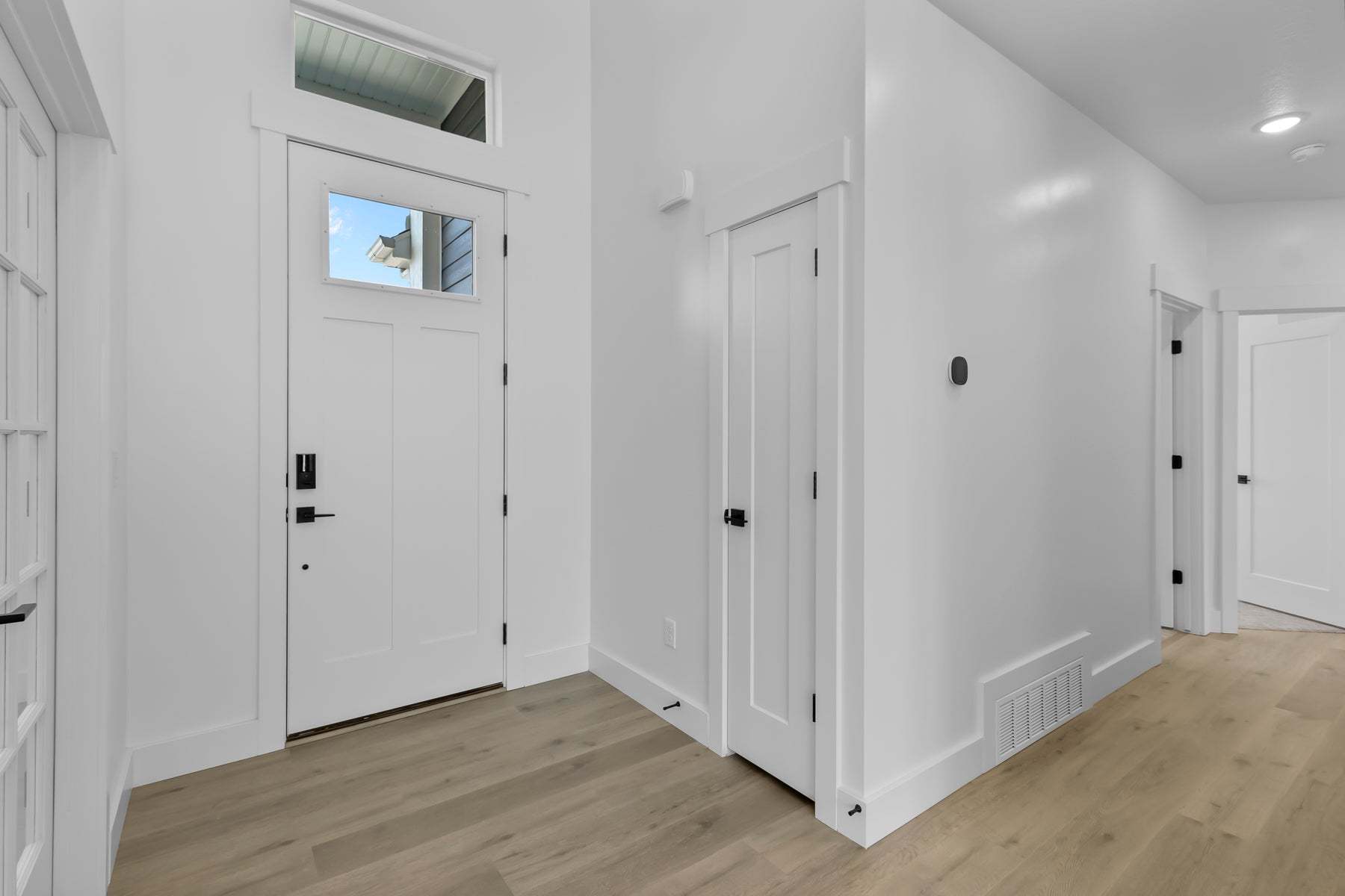 *Finished home photos are representational images only. Chat with sales agent for details.