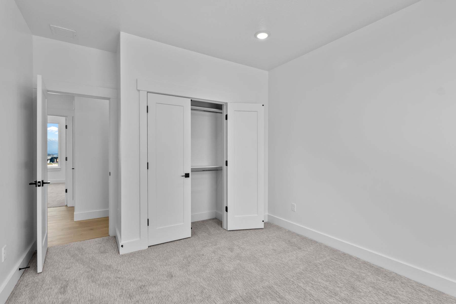 *Finished home photos are representational images only. Chat with sales agent for details.