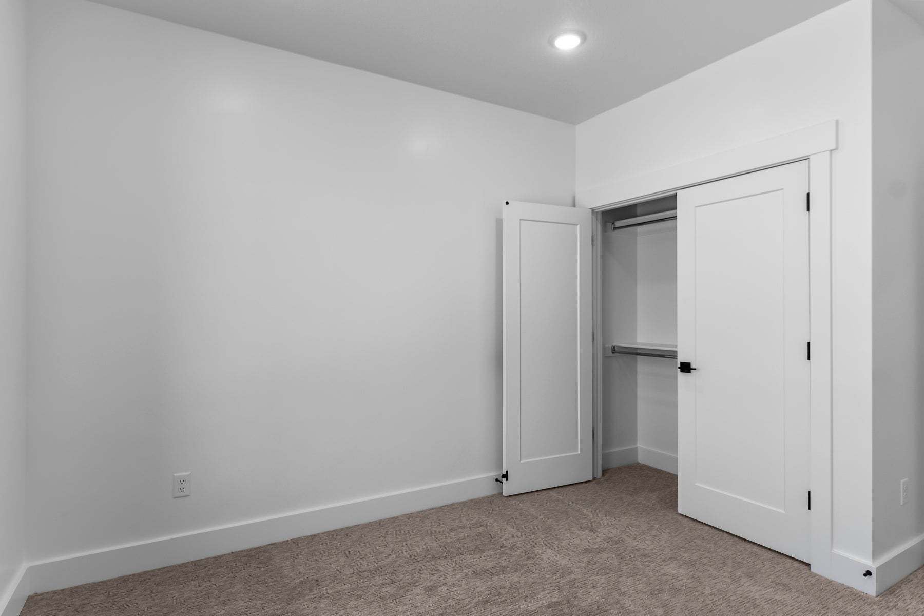 *Finished home photos are representational images only. Chat with sales agent for details.