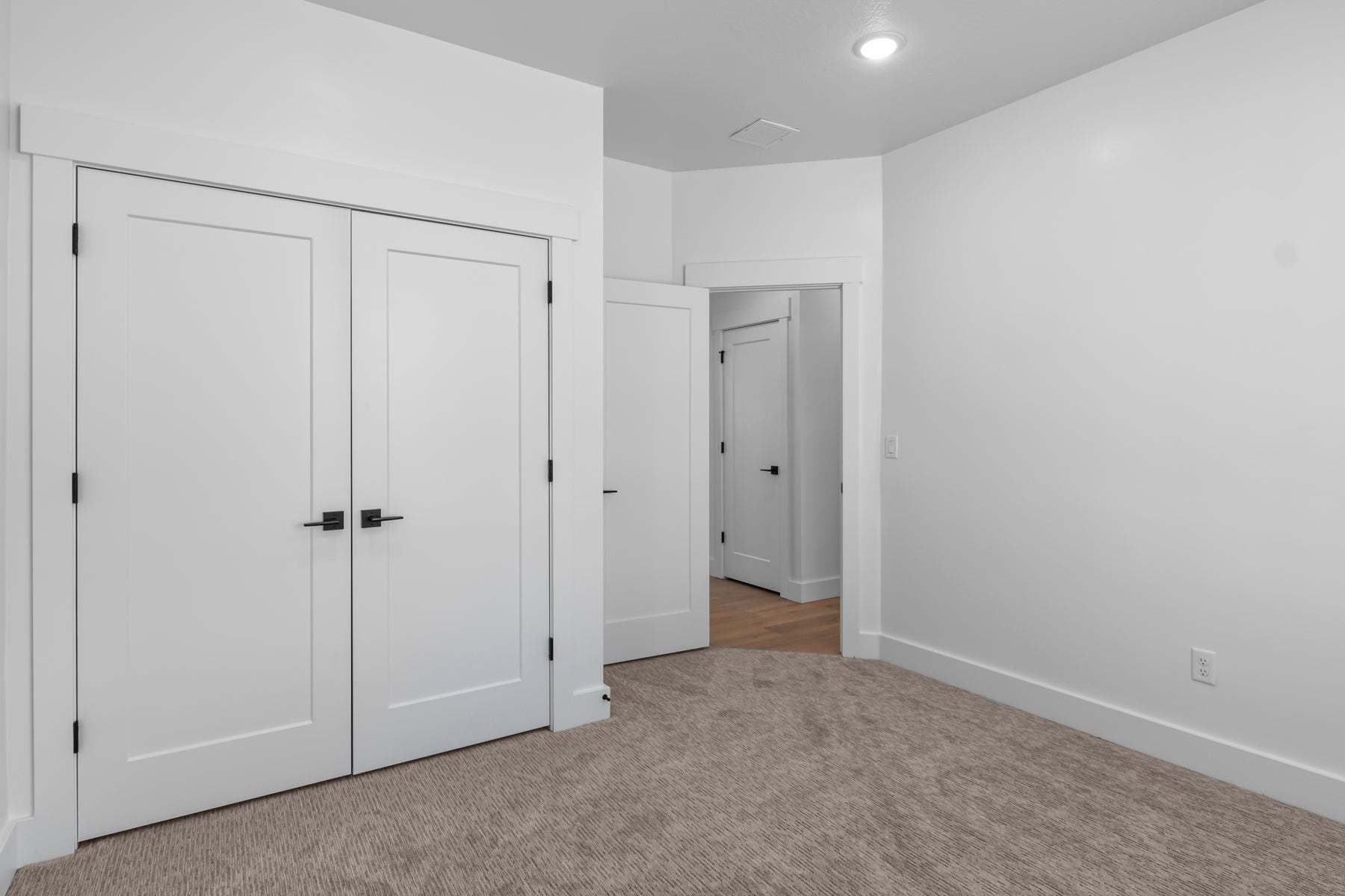 *Finished home photos are representational images only. Chat with sales agent for details.