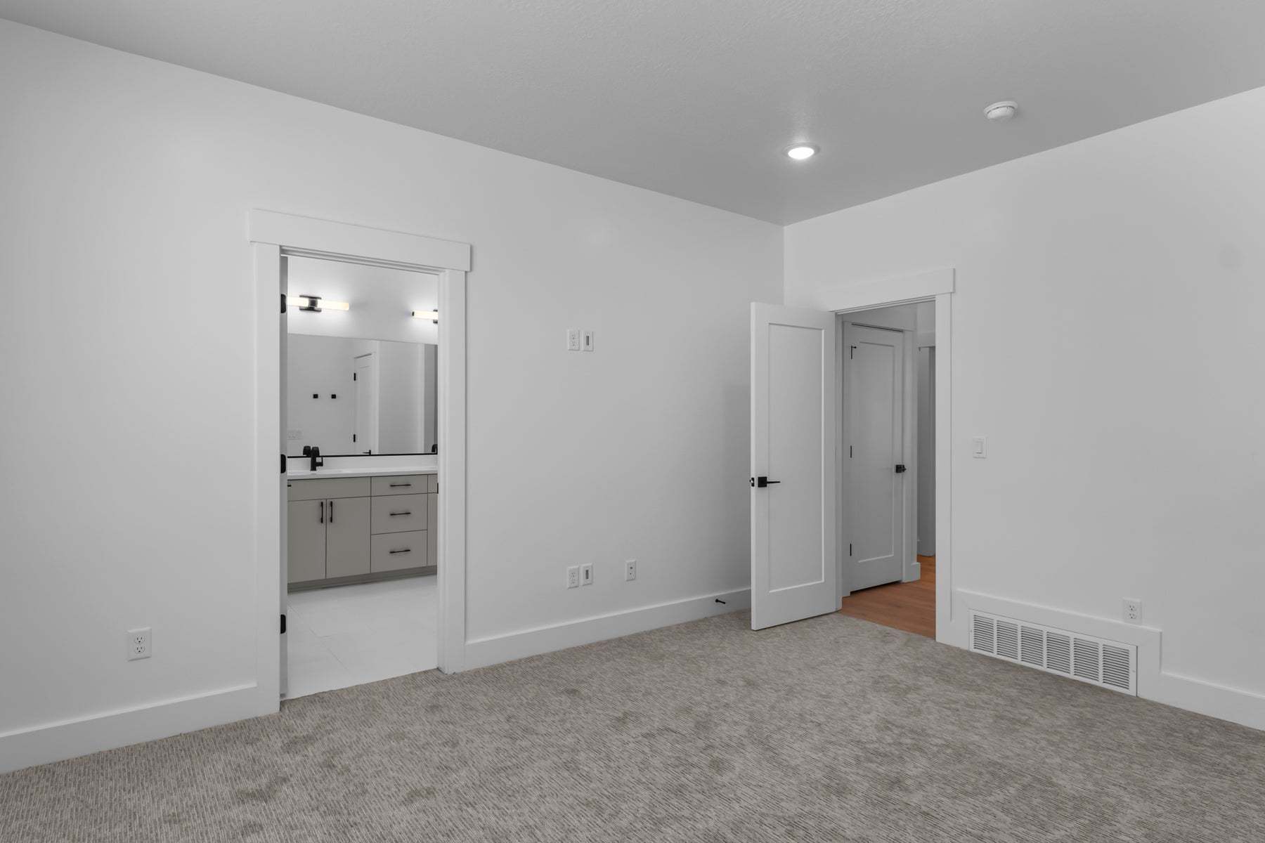 *Finished home photos are representational images only. Chat with sales agent for details.
