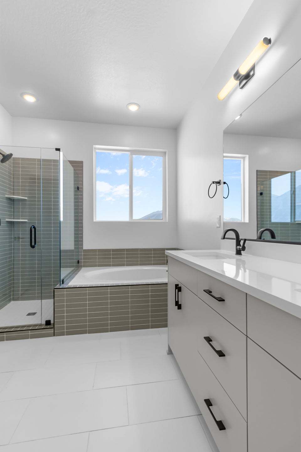 *Finished home photos are representational images only. Chat with sales agent for details.
