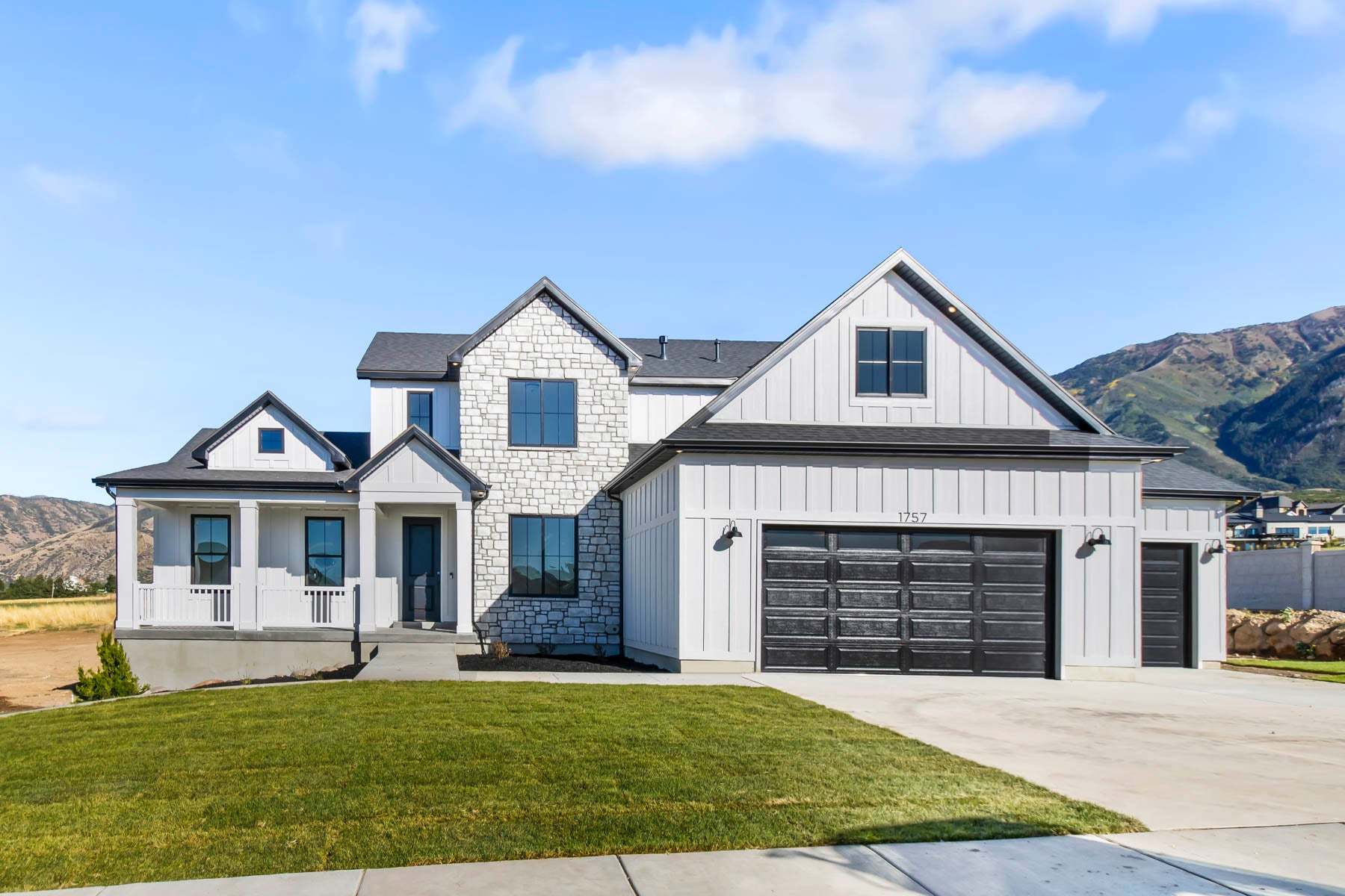 *Finished home photos are representational images only. Chat with sales agent for details.