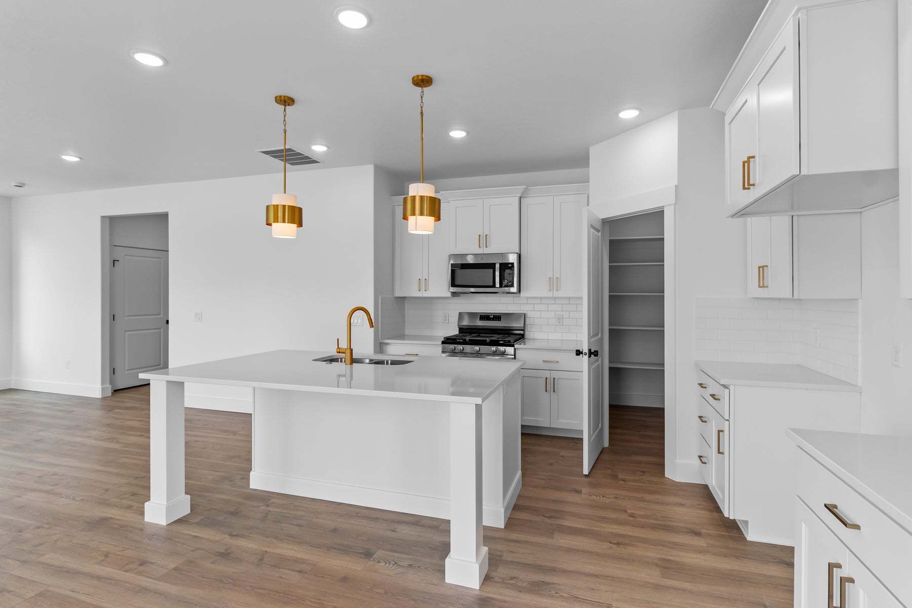 *Finished home photos are representational images only. See sales agent for details.