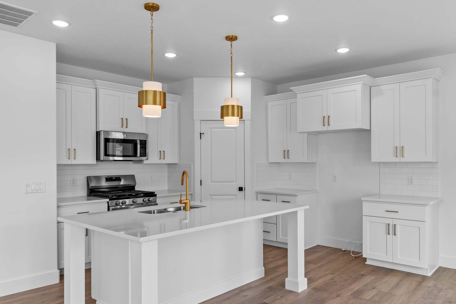 *Finished home photos are representational images only. See sales agent for details.