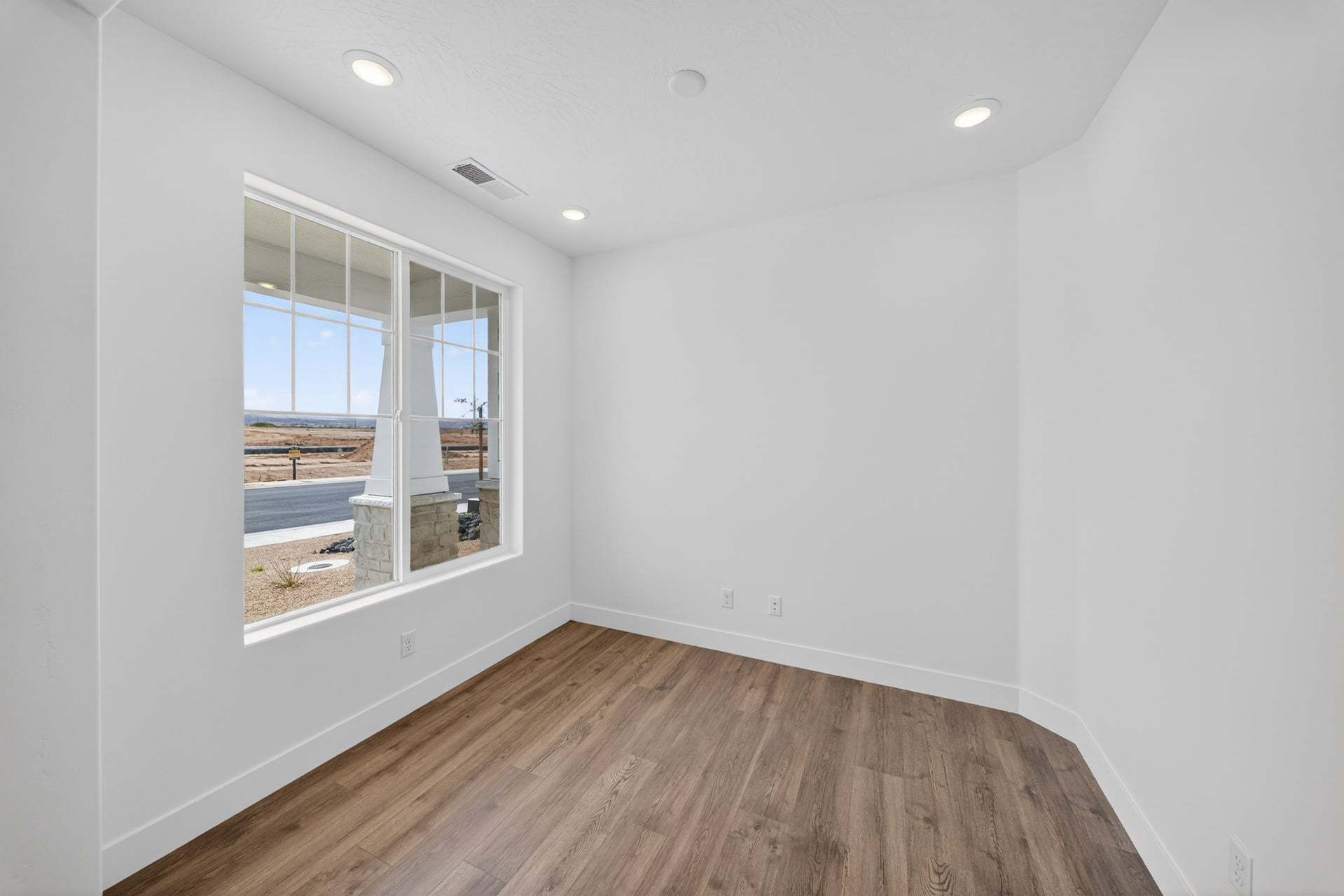 MOVE IN READY! Come see this home today!