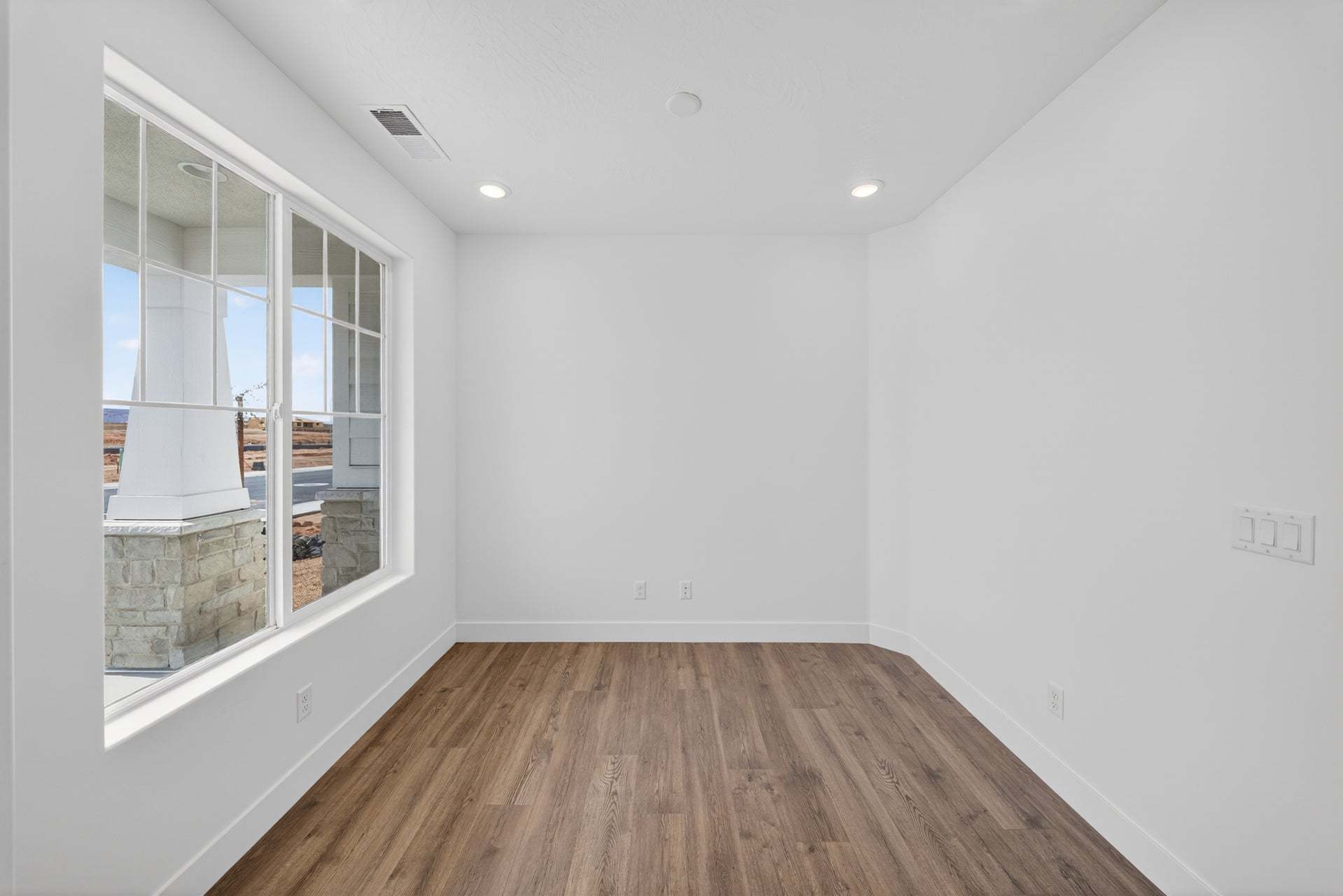 MOVE IN READY! Come see this home today!