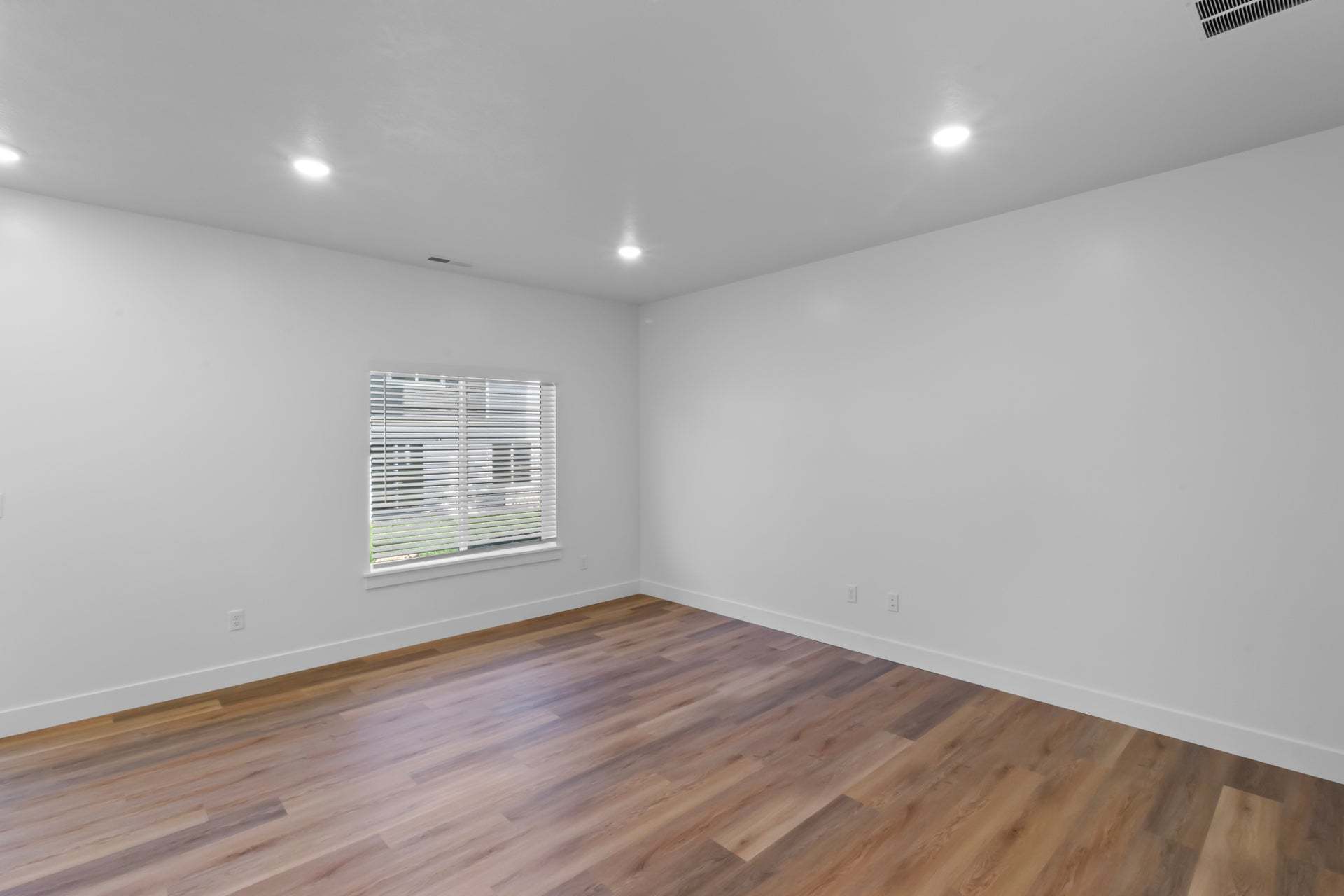 *Finished home photos are representational images only. See sales agent for details.