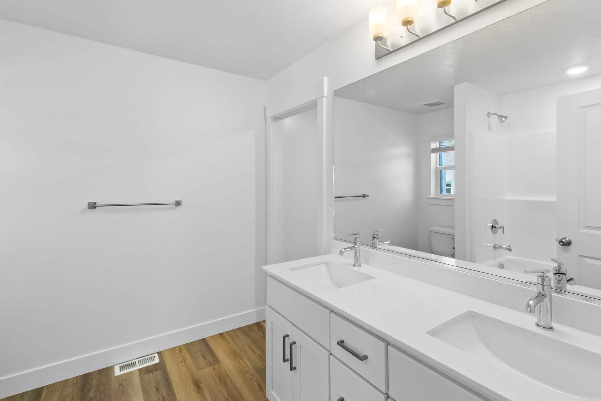 *Finished home photos are representational images only. See sales agent for details.