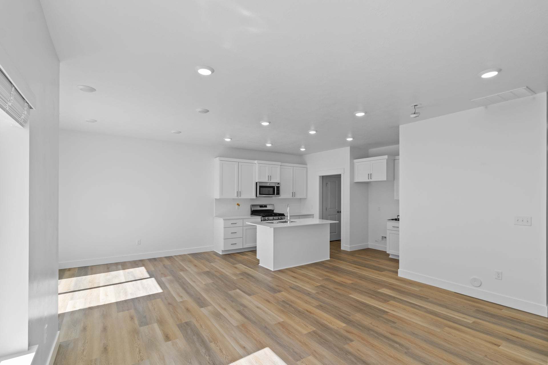 *Finished home photos are representational images only. See sales agent for details.