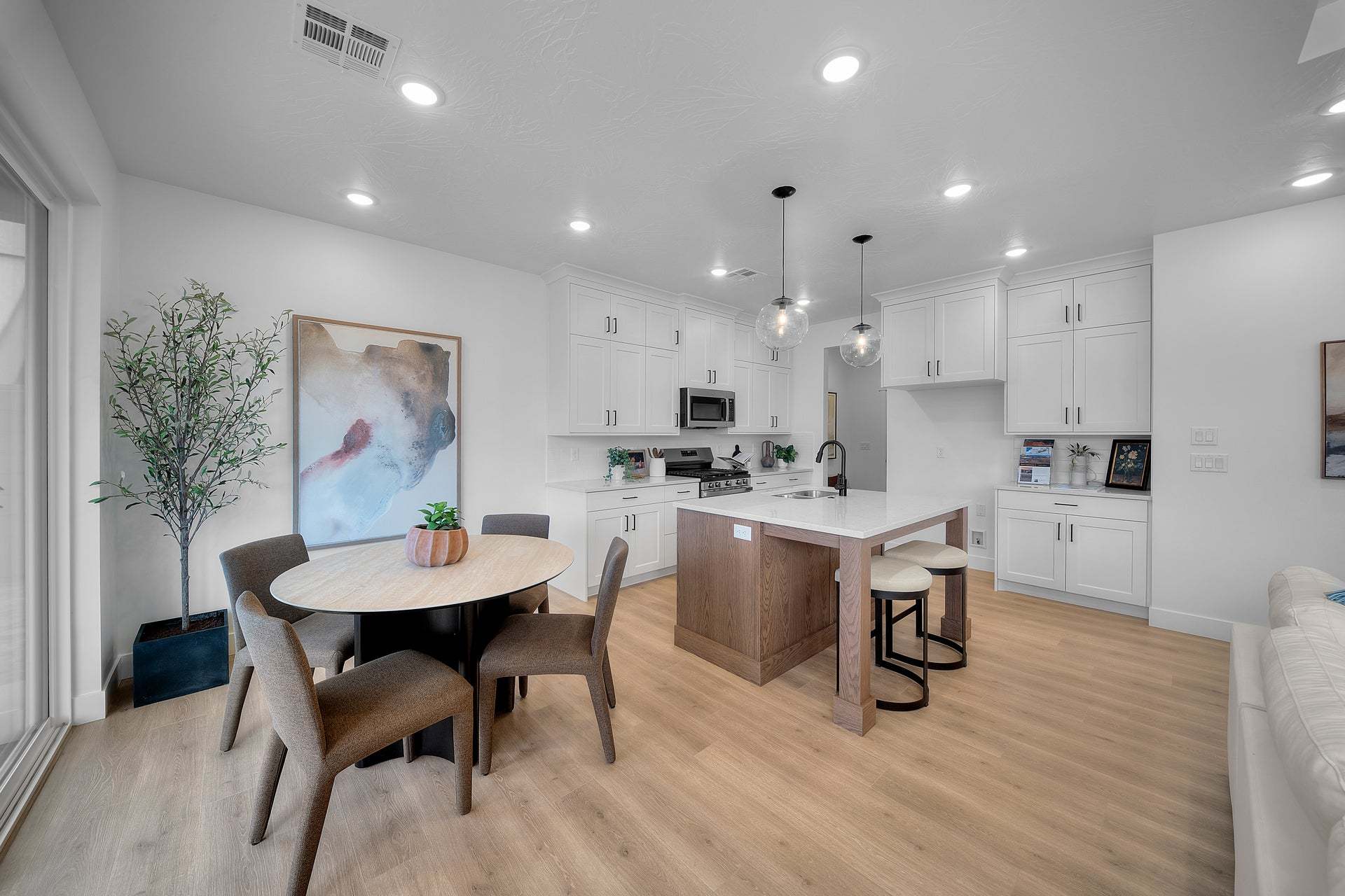 *Finished home photos are representational images only. See sales agent for details.