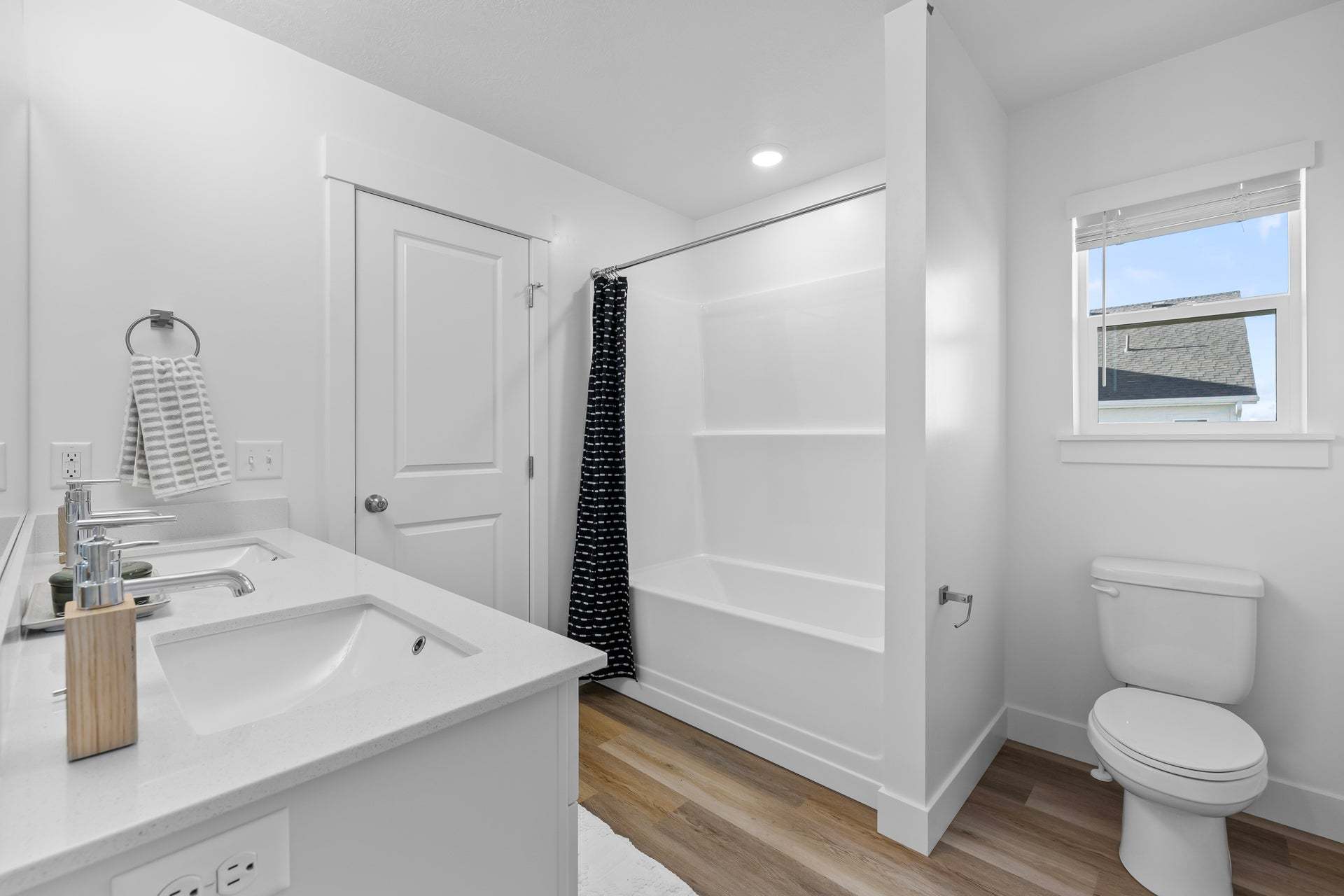PREVIOUS BUILD *Finished home photos are representational images only. See sales agent for details.