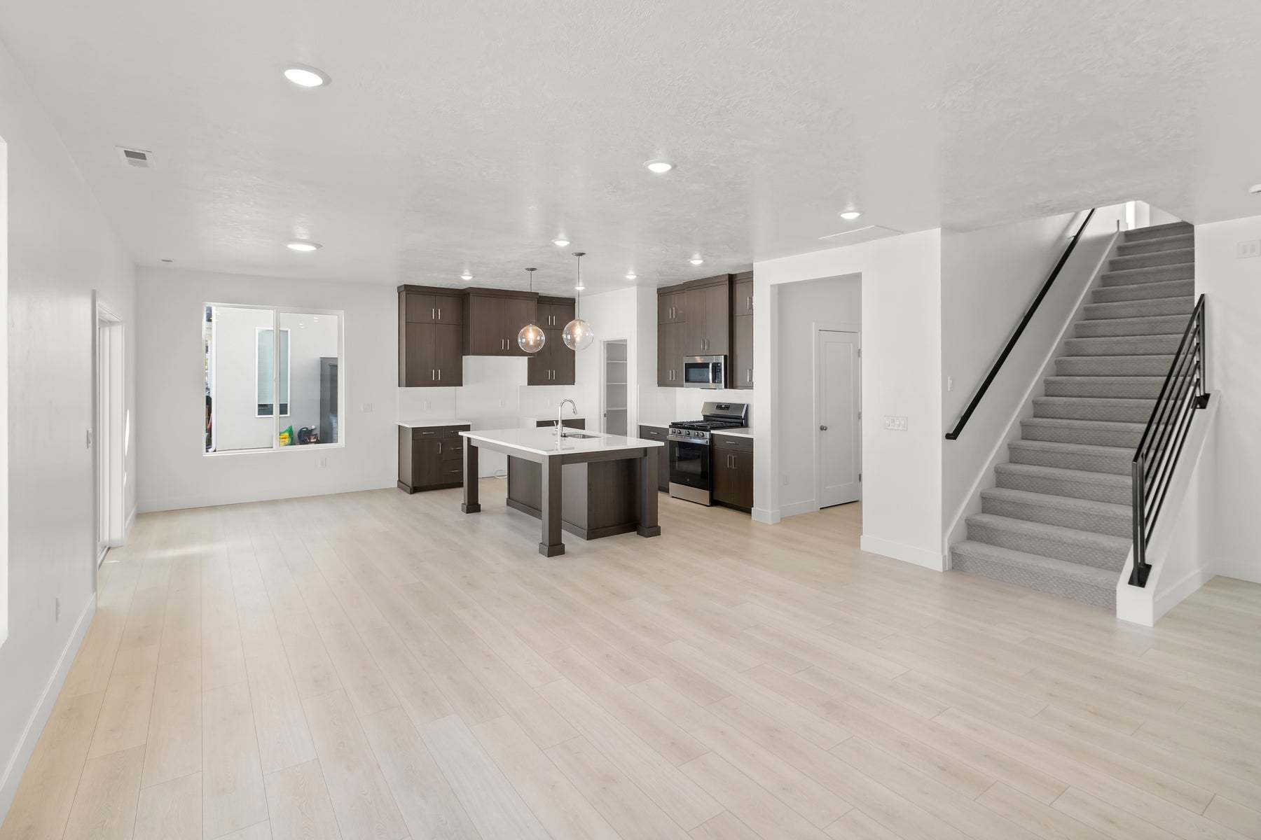 *Photos are representational images only. See sales agent for details.