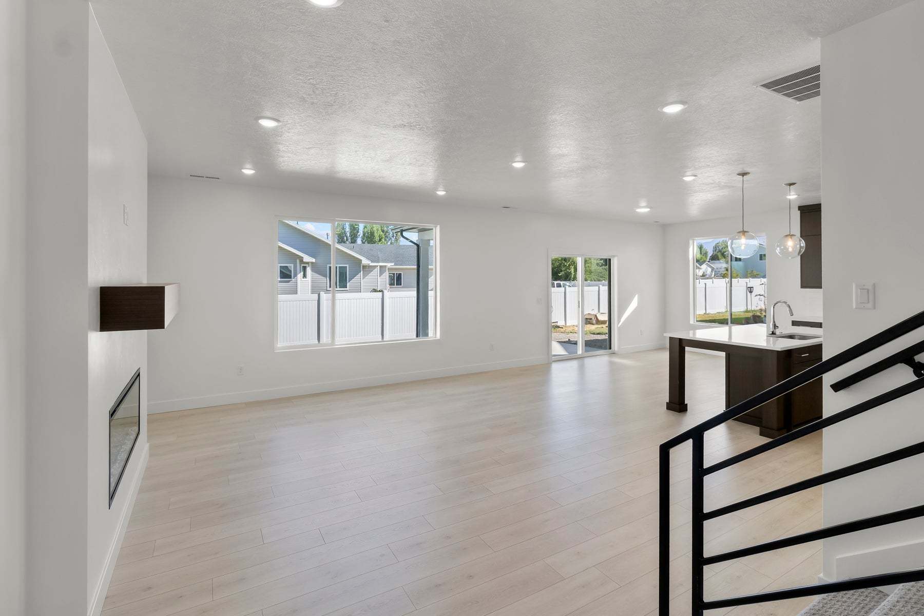 *Photos are representational images only. See sales agent for details.