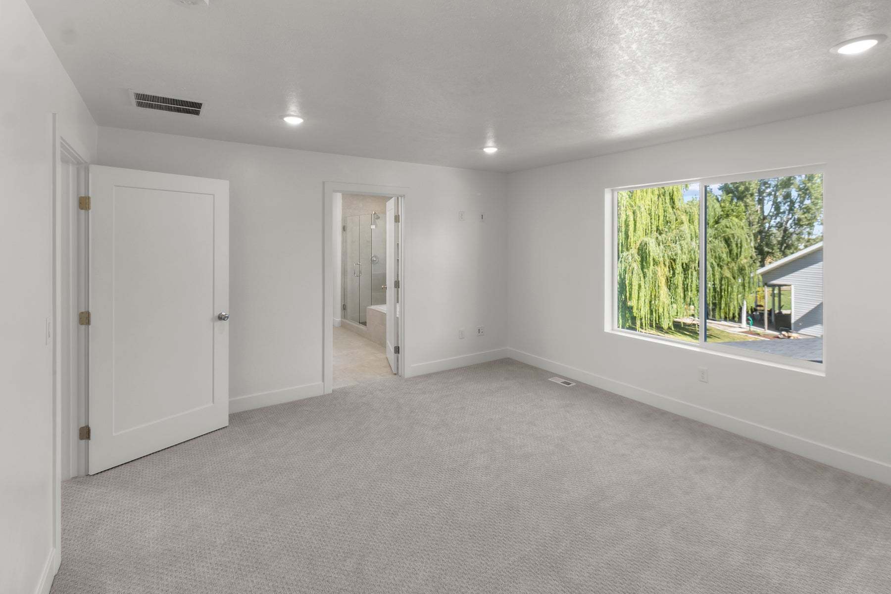*Photos are representational images only. See sales agent for details.