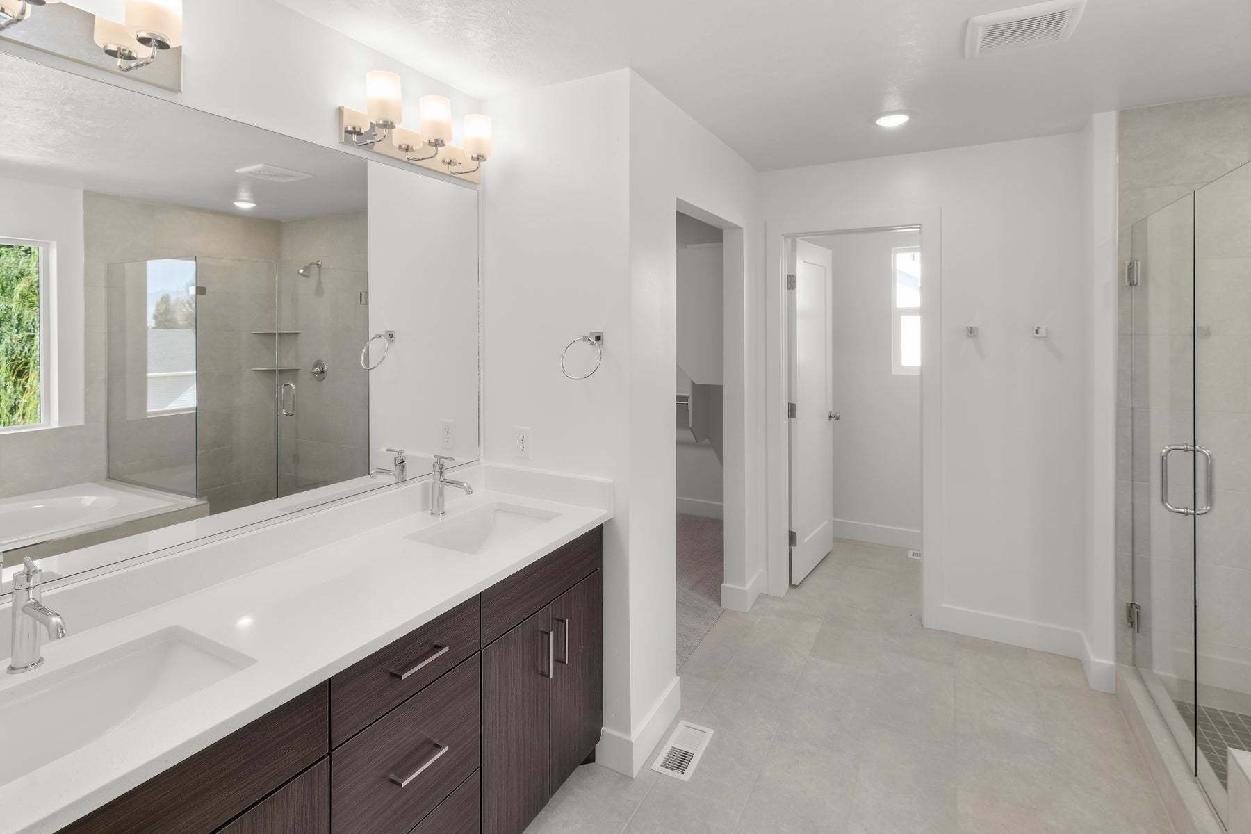 *Photos are representational images only. See sales agent for details.