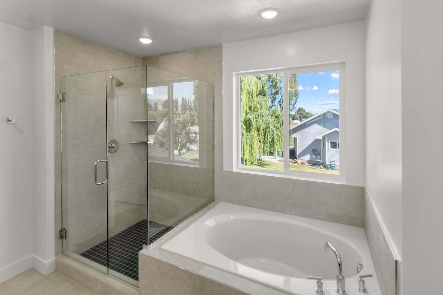 *Photos are representational images only. See sales agent for details.