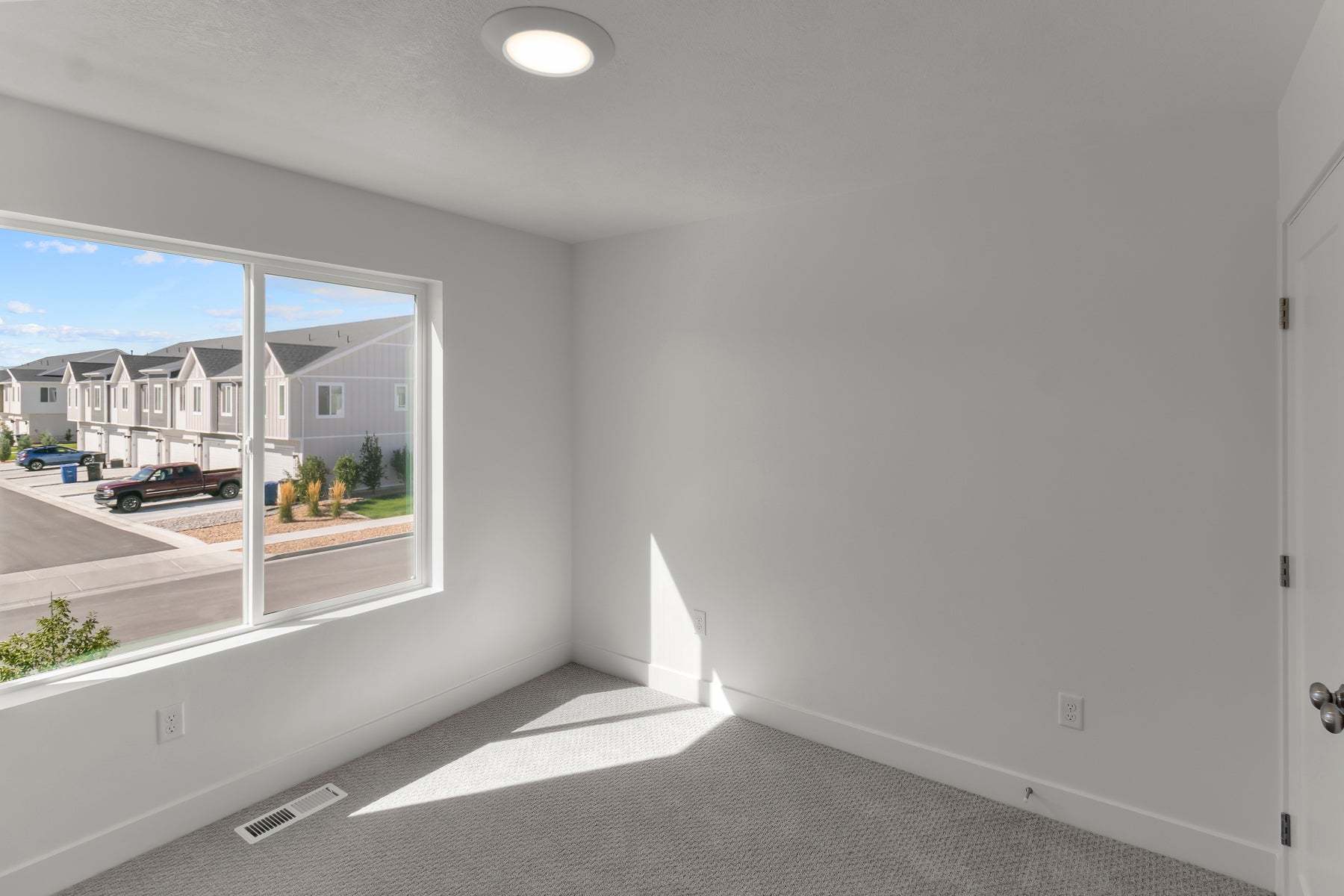 *Photos are representational images only. See sales agent for details.