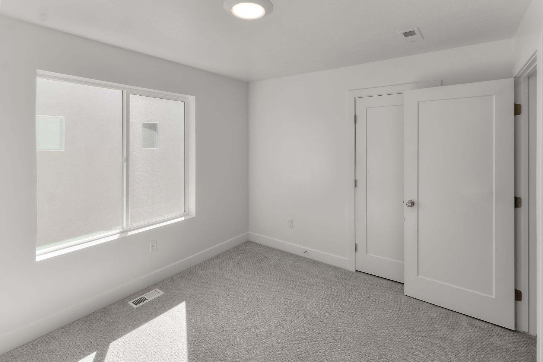 *Photos are representational images only. See sales agent for details.