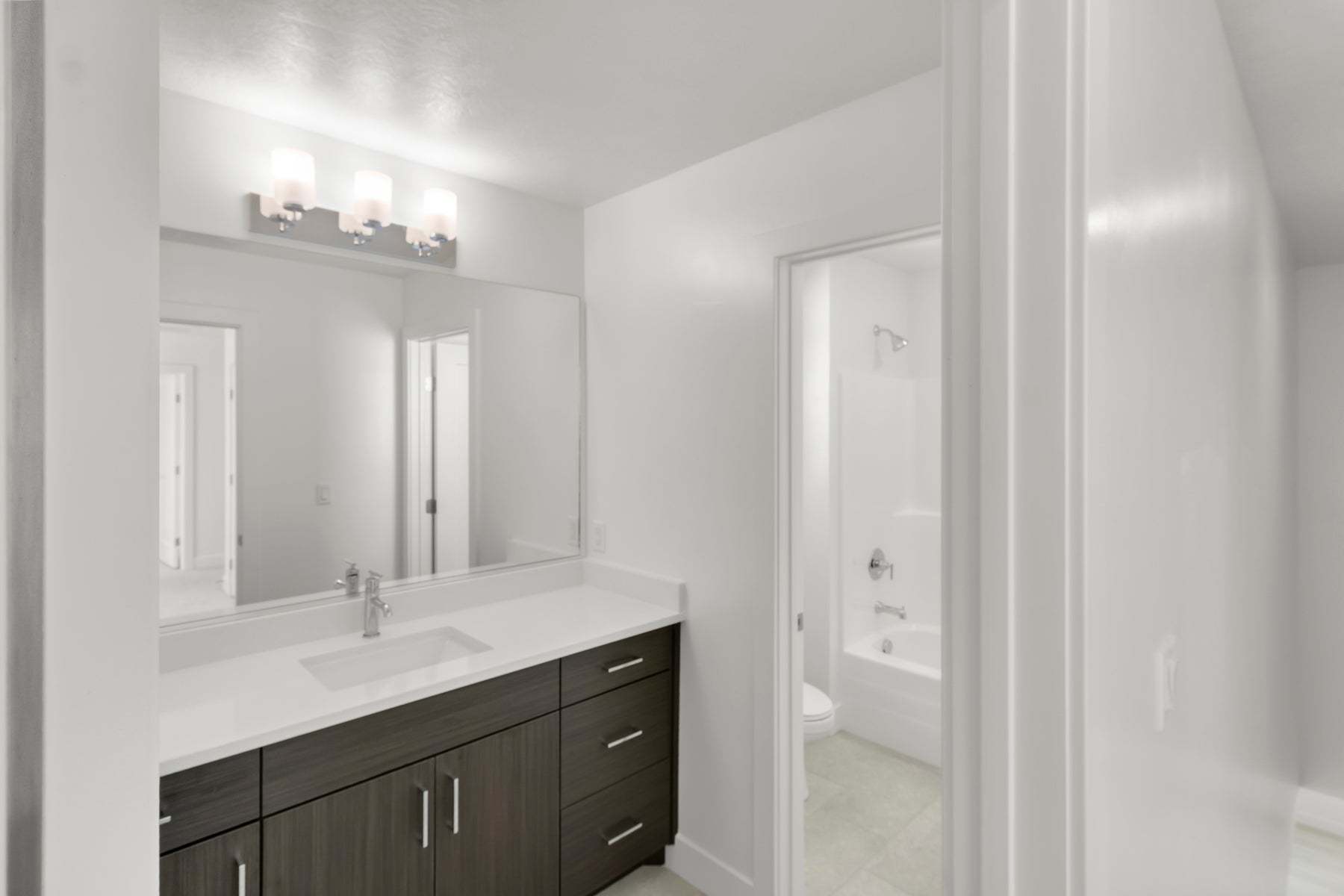 *Photos are representational images only. See sales agent for details.