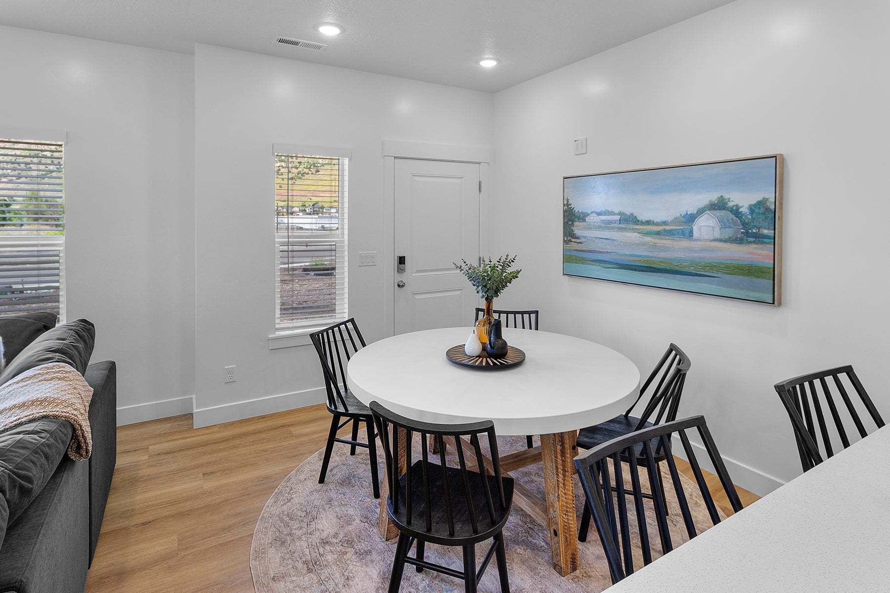 *Finished home photos are representational images only. Chat with sales agent for details.