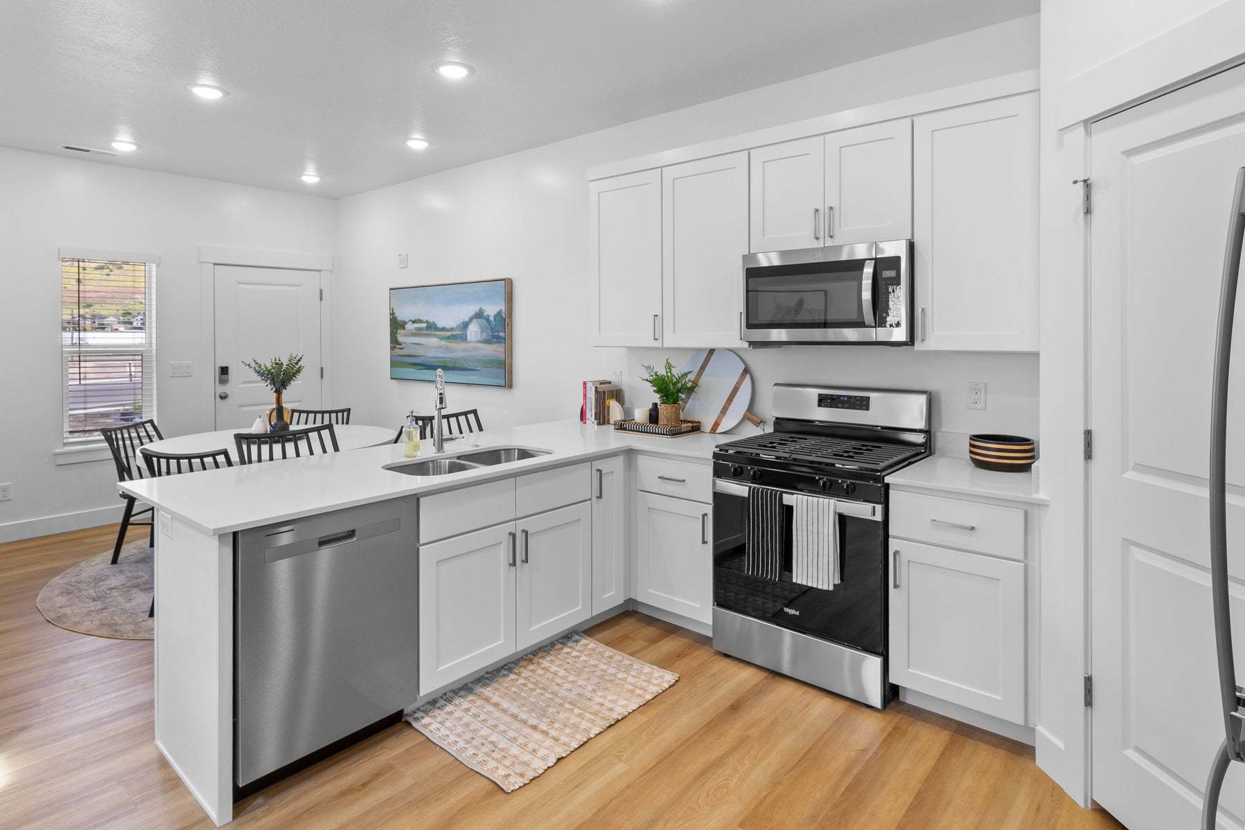*Finished home photos are representational images only. Chat with sales agent for details.