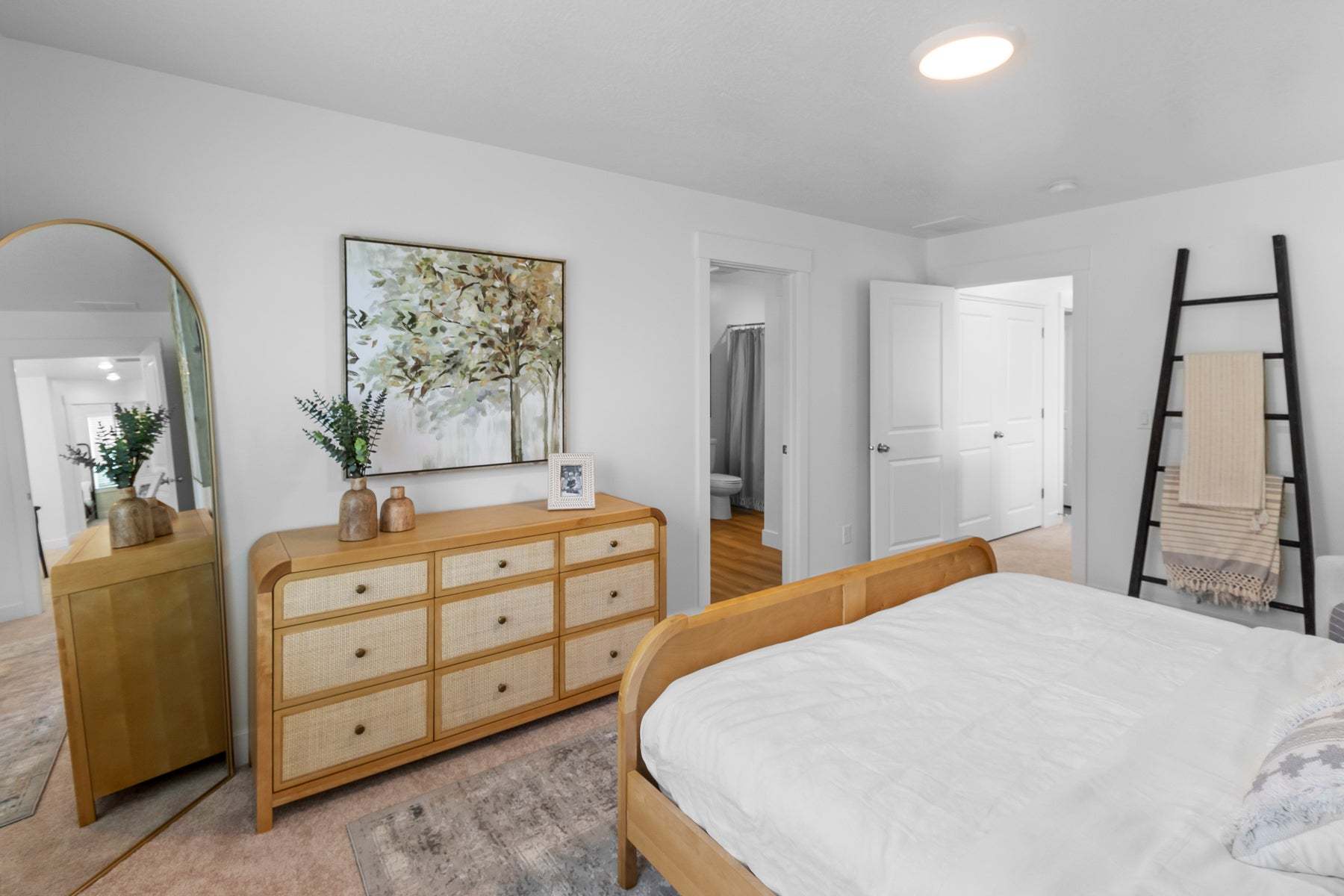 *Finished home photos are representational images only. Chat with sales agent for details.