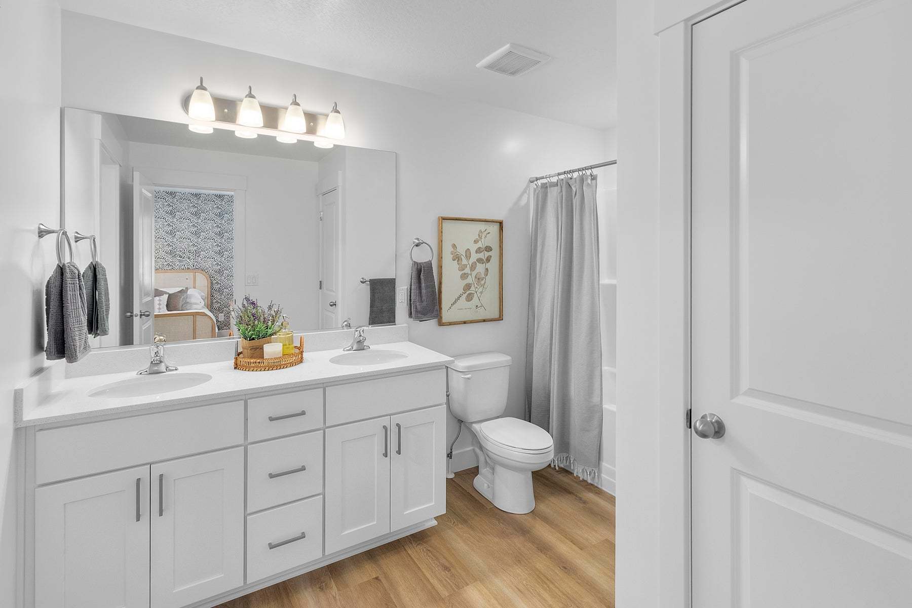 *Finished home photos are representational images only. Chat with sales agent for details.