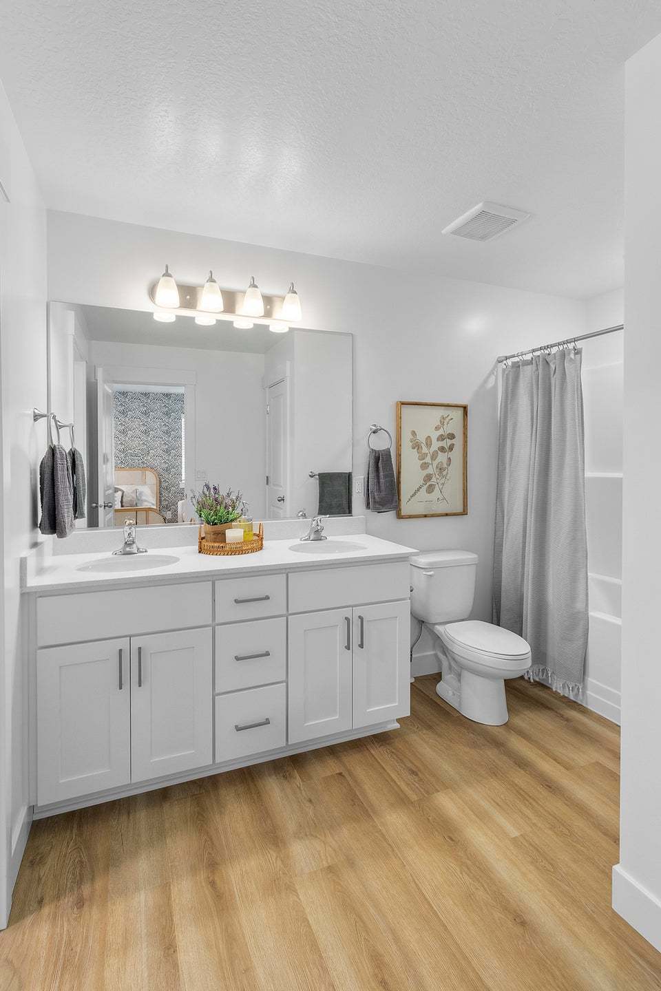 *Finished home photos are representational images only. Chat with sales agent for details.