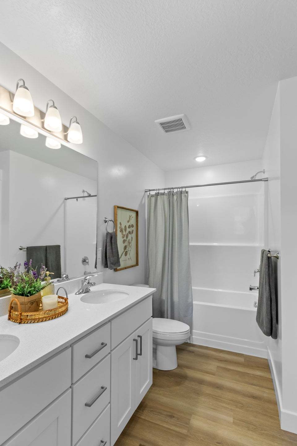 *Finished home photos are representational images only. Chat with sales agent for details.