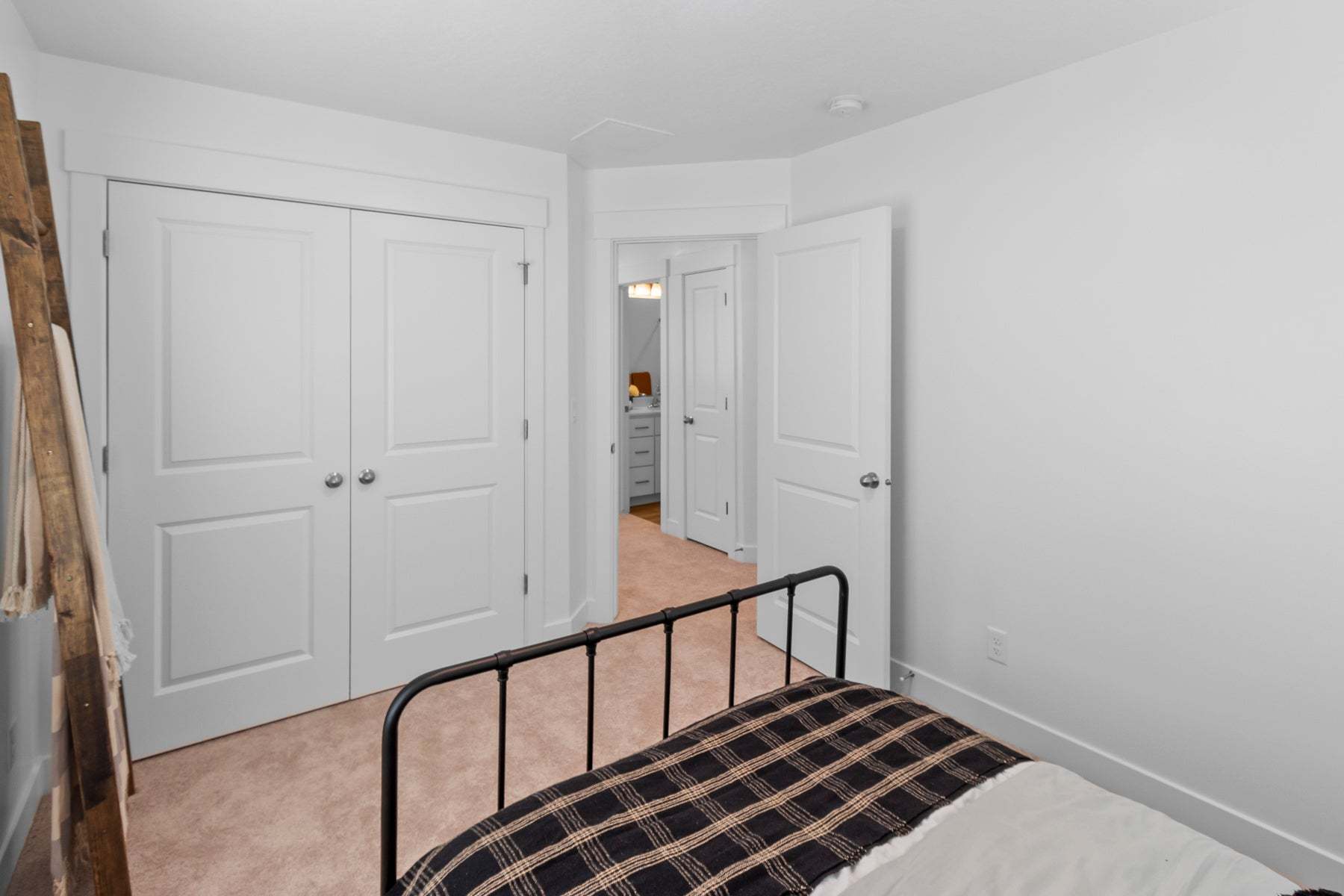 *Finished home photos are representational images only. Chat with sales agent for details.