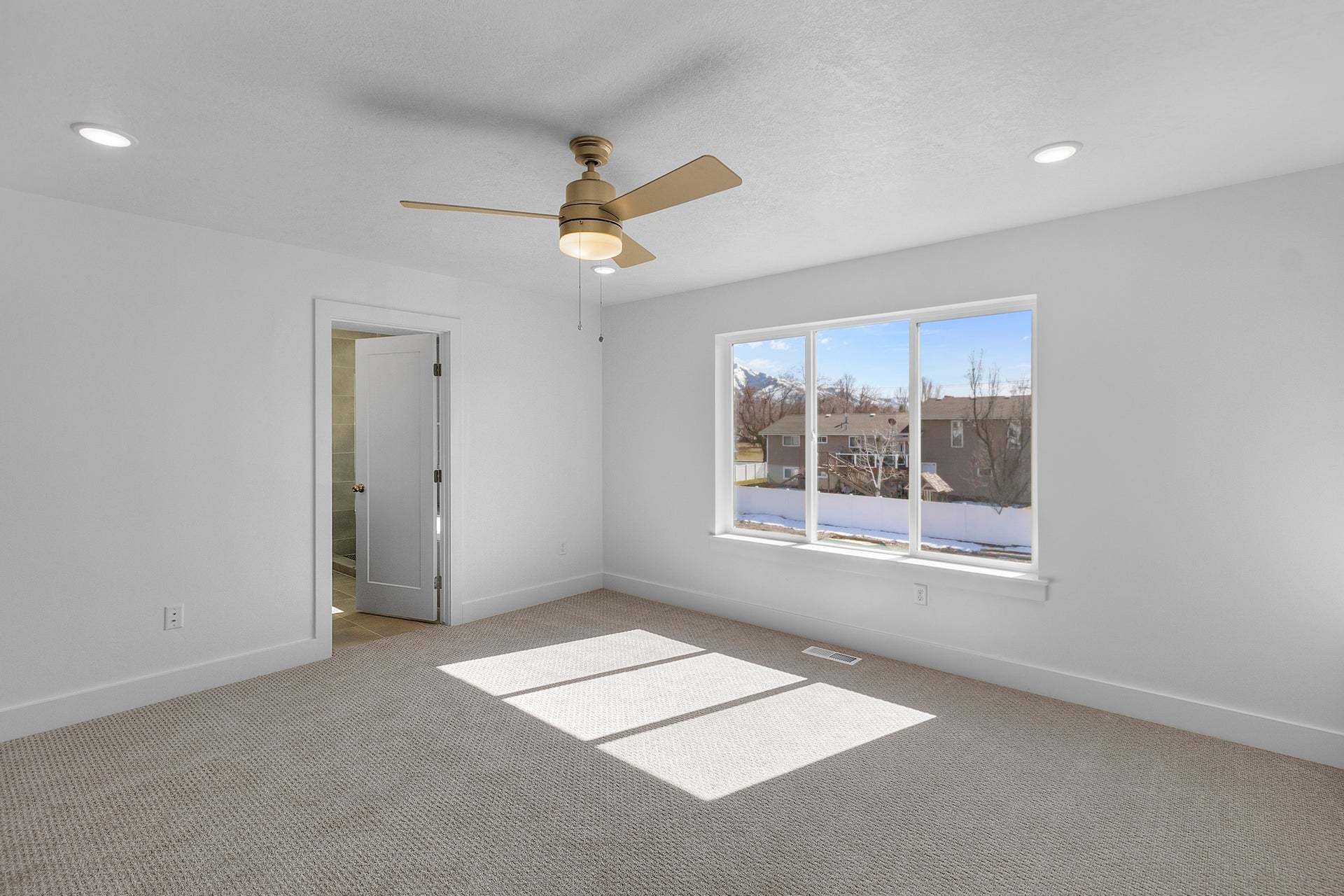 *Finished home photos are representational images only. See sales agent for details.