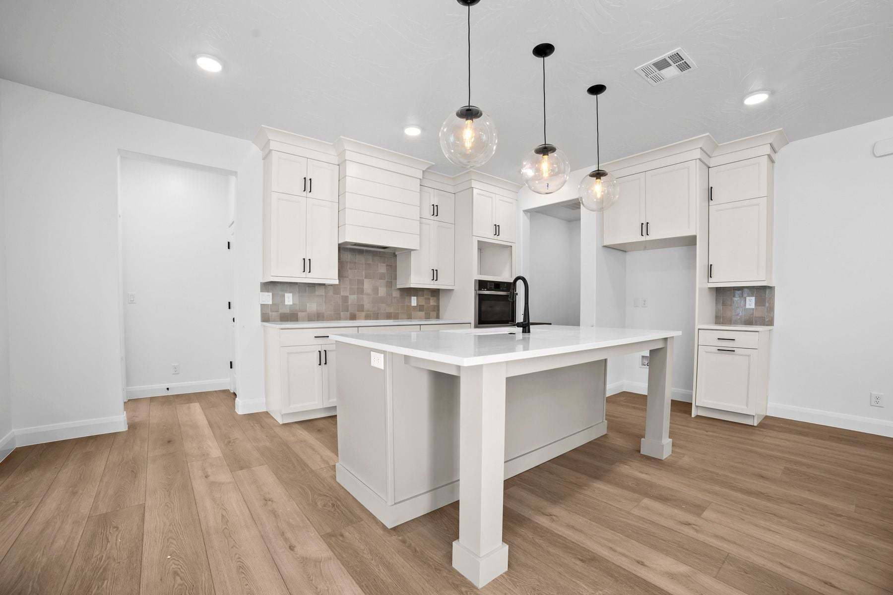 *Finished home photos are representational images only. See sales agent for details.*