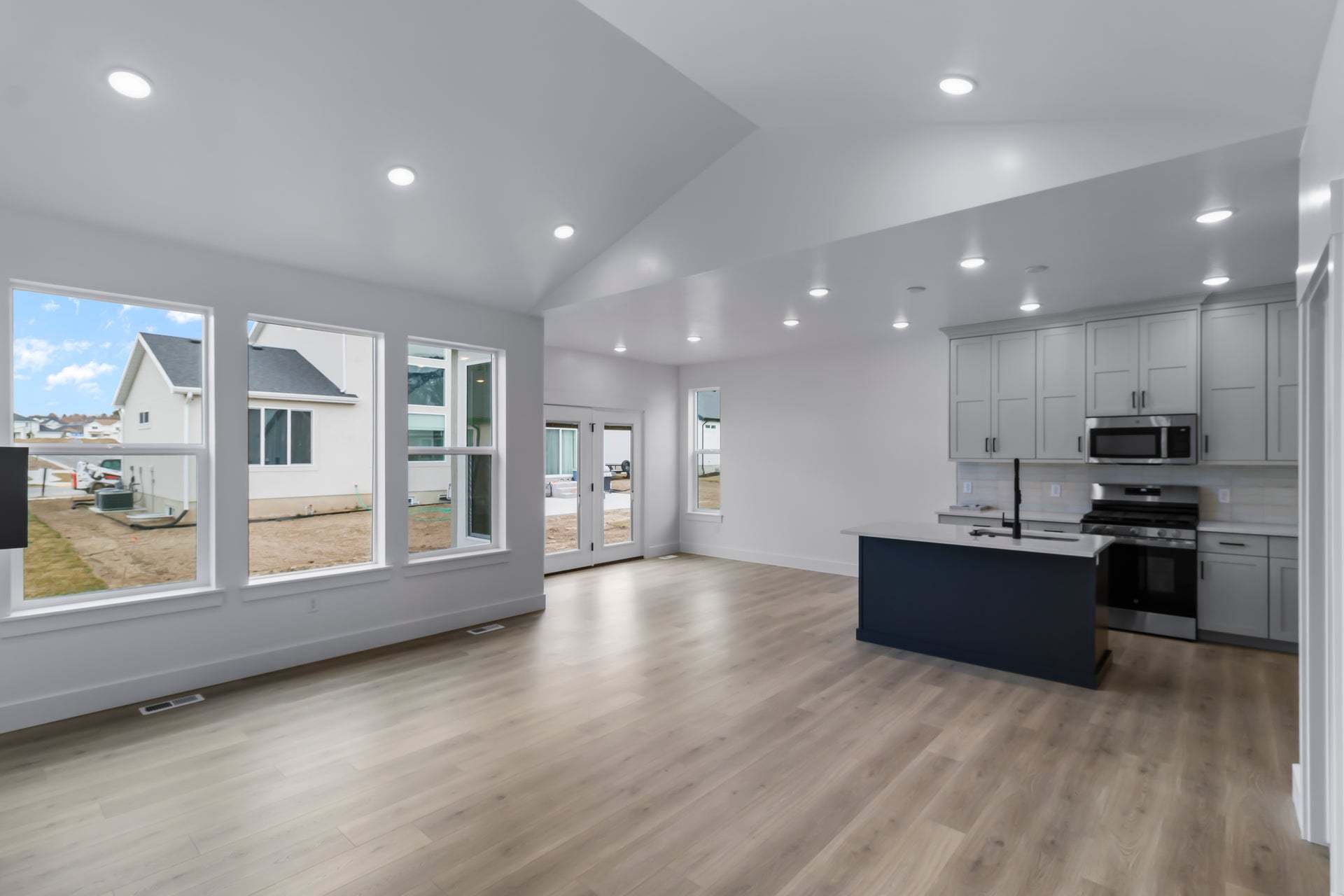 *Finished home photos are representational images only. See sales agent for details.