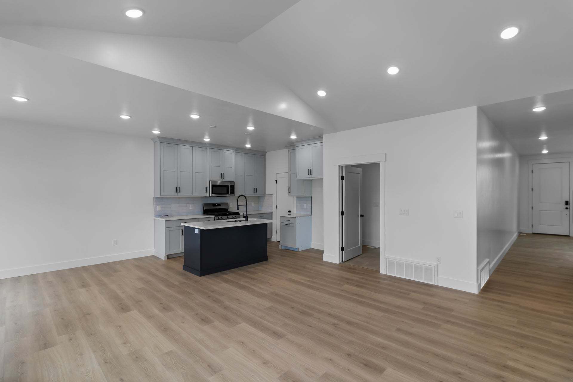 *Finished home photos are representational images only. See sales agent for details.