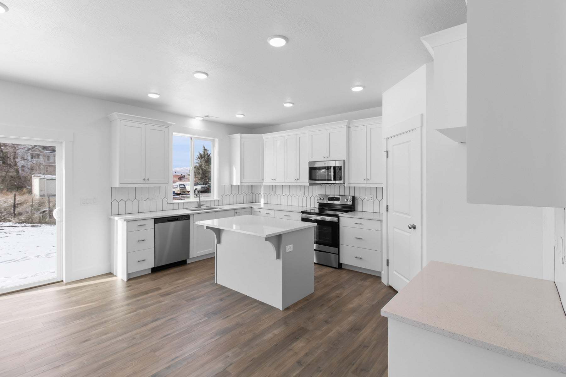 *Finished home photos are representational images only. See sales agent for details.