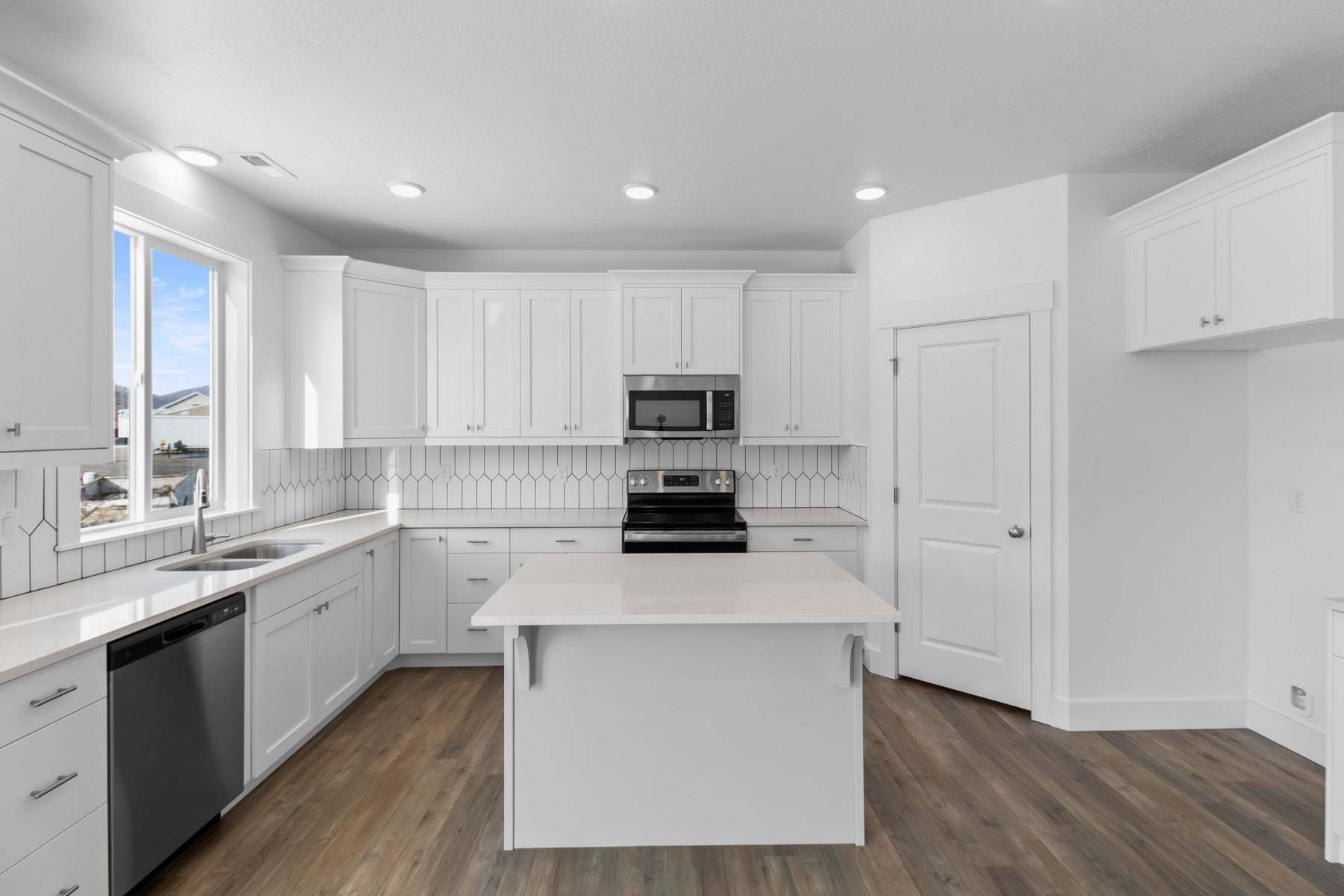 *Finished home photos are representational images only. See sales agent for details.