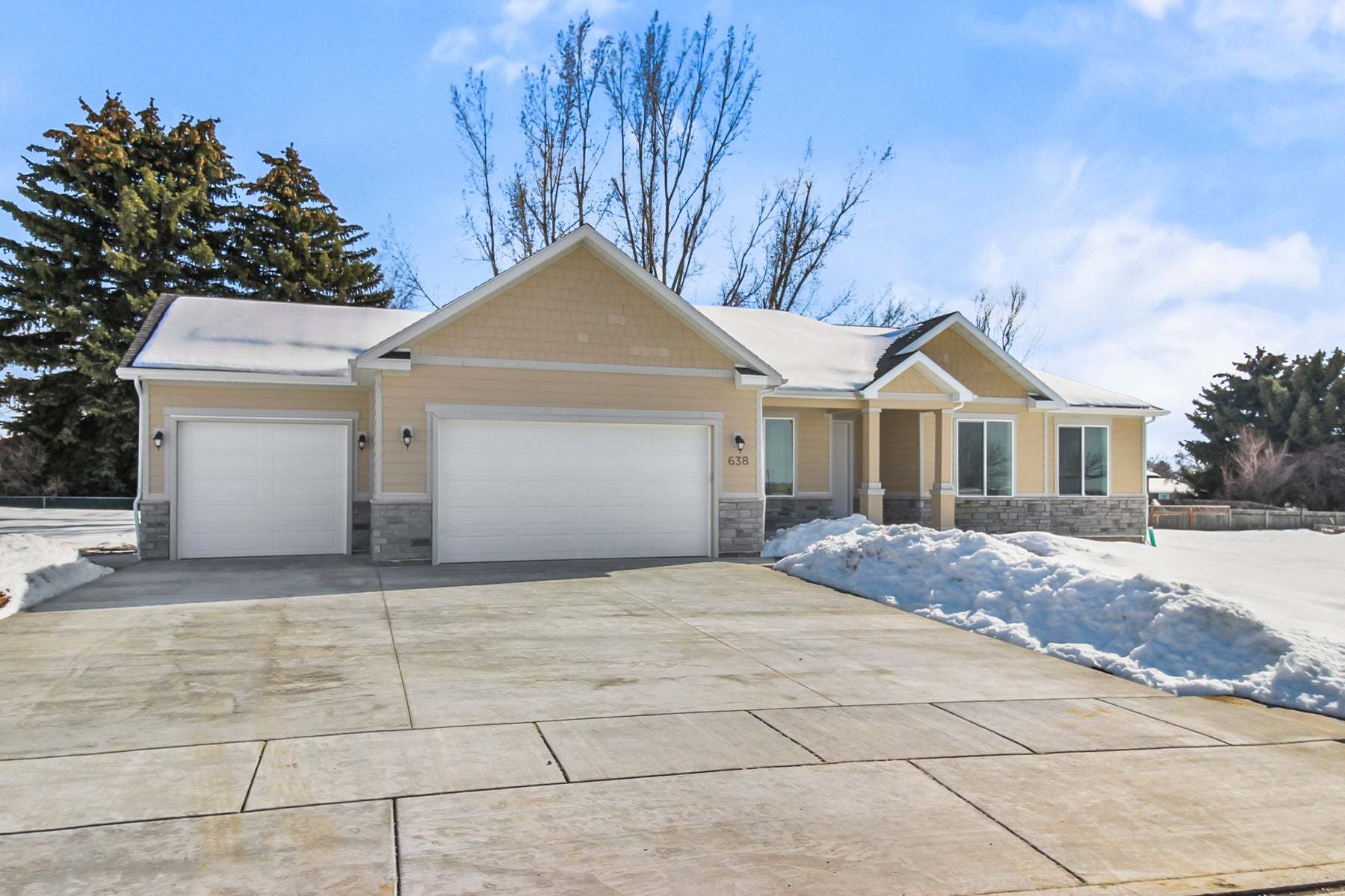 Front *Finished home photos are representational images only. See sales agent for details.