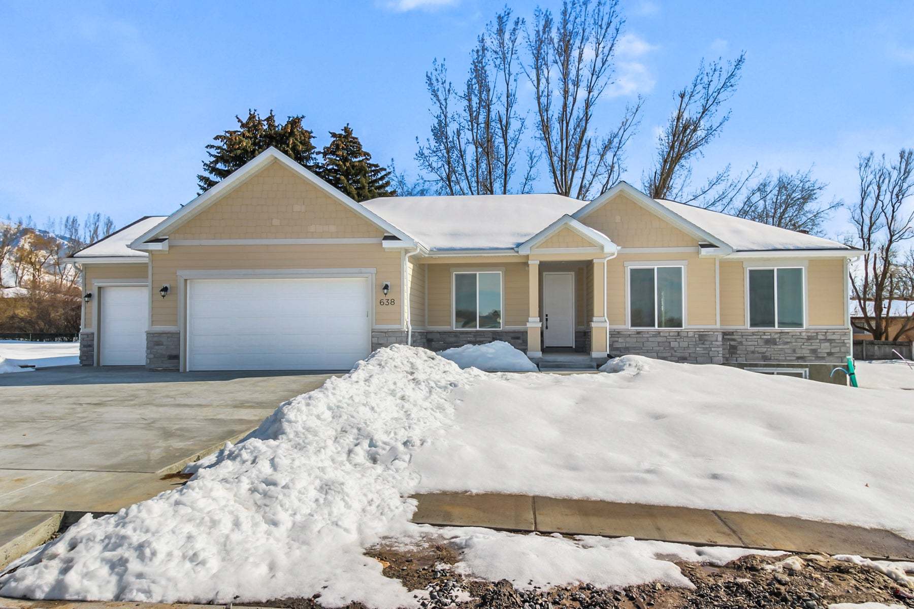Front *Finished home photos are representational images only. See sales agent for details.