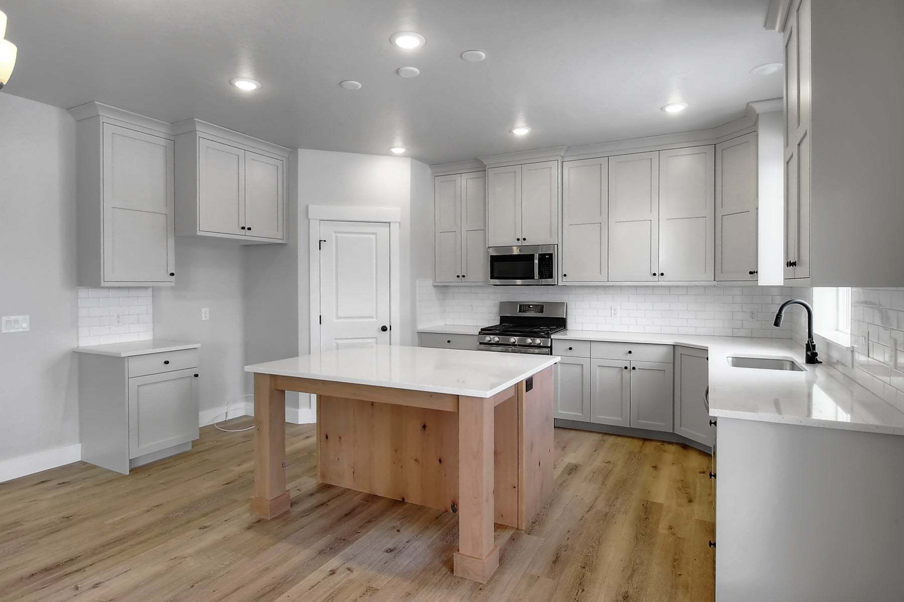 *Finished home photos are representational images only. See sales agent for details.