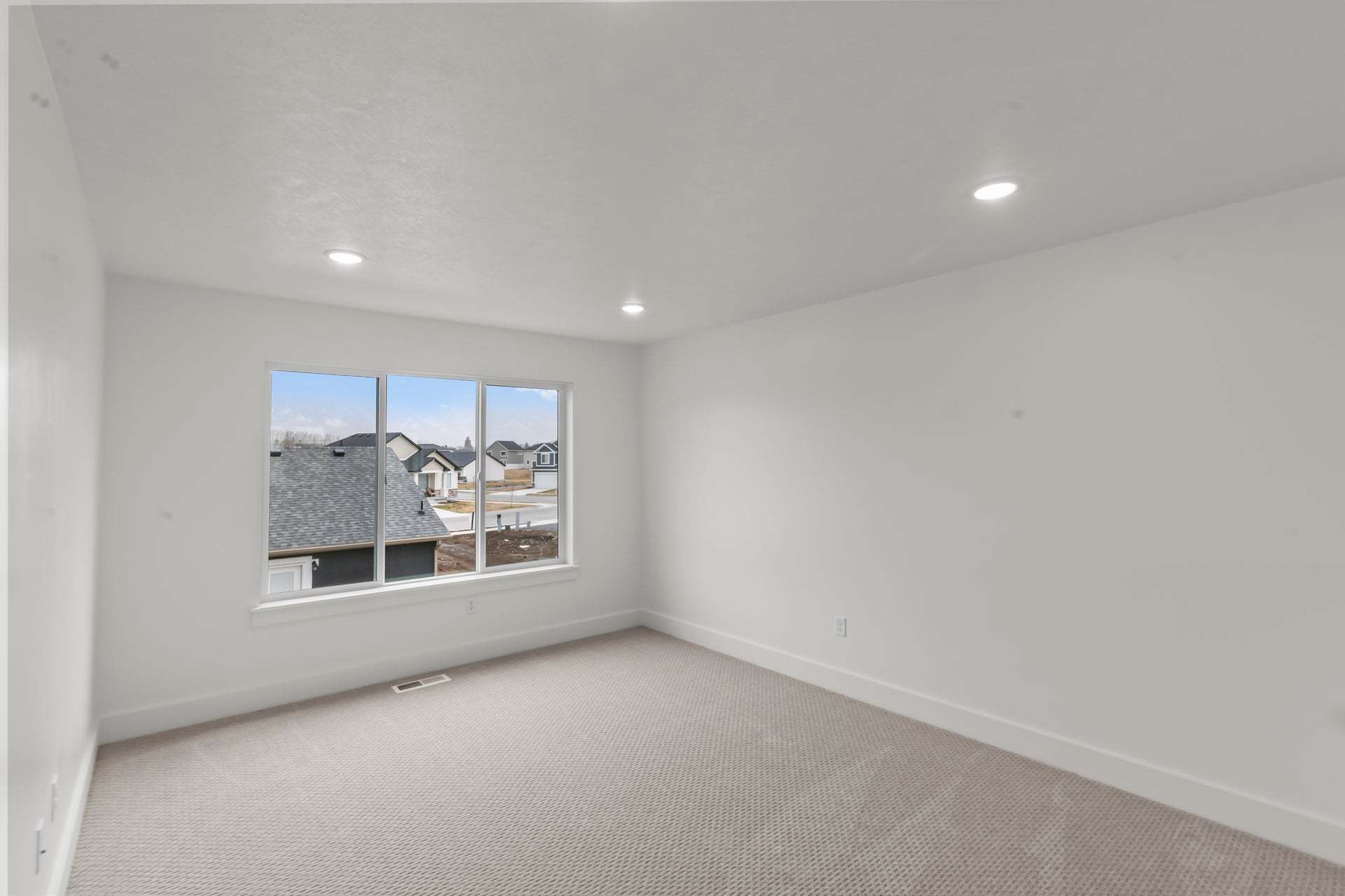 *Finished home photos are representational images only. See sales agent for details.