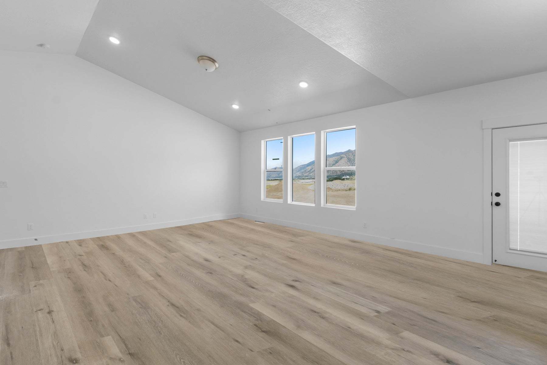 *Finished home photos are representational images only. See sales agent for details.