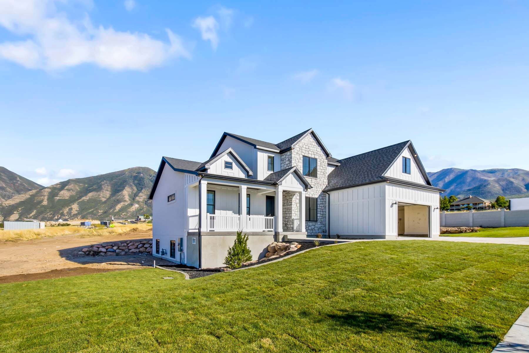 *Finished home photos are representational images only. Chat with sales agent for details.