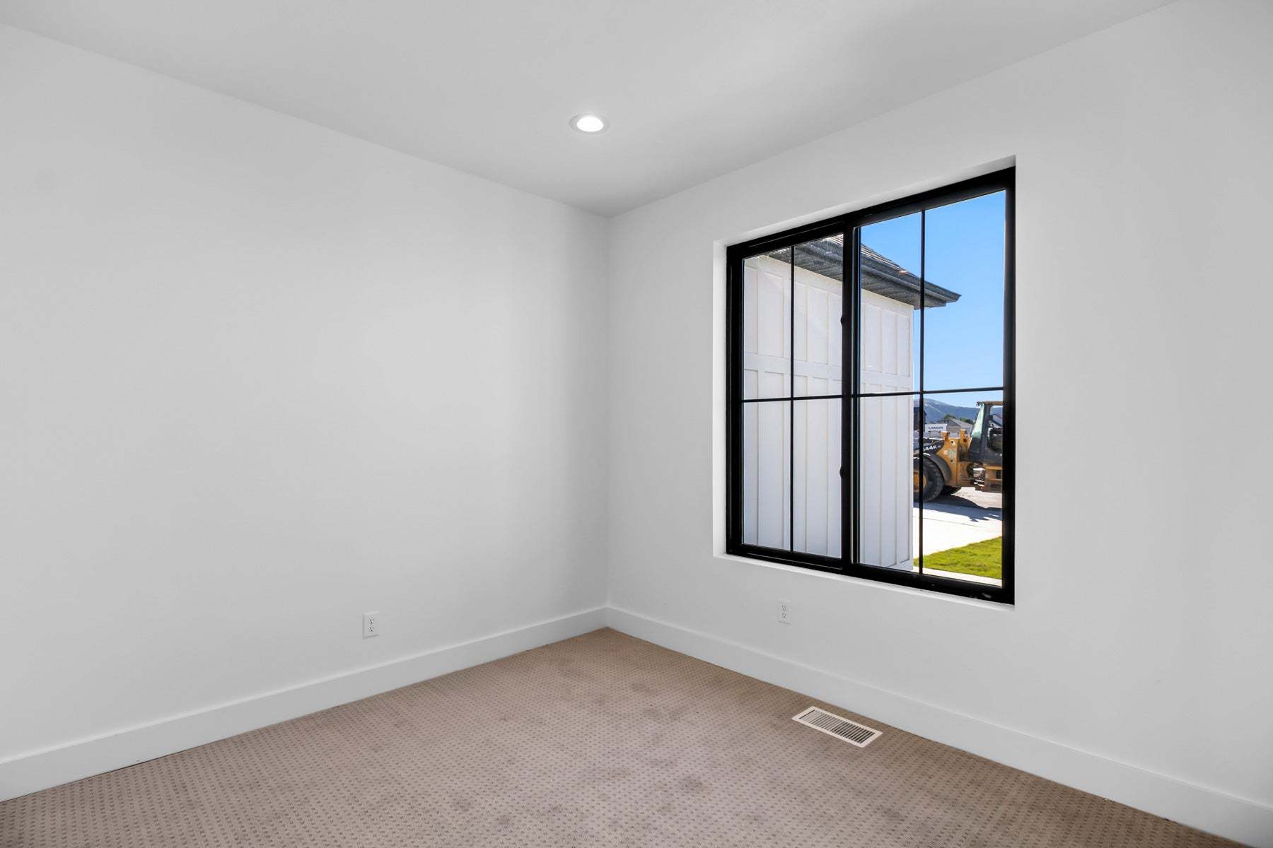 *Finished home photos are representational images only. Chat with sales agent for details.